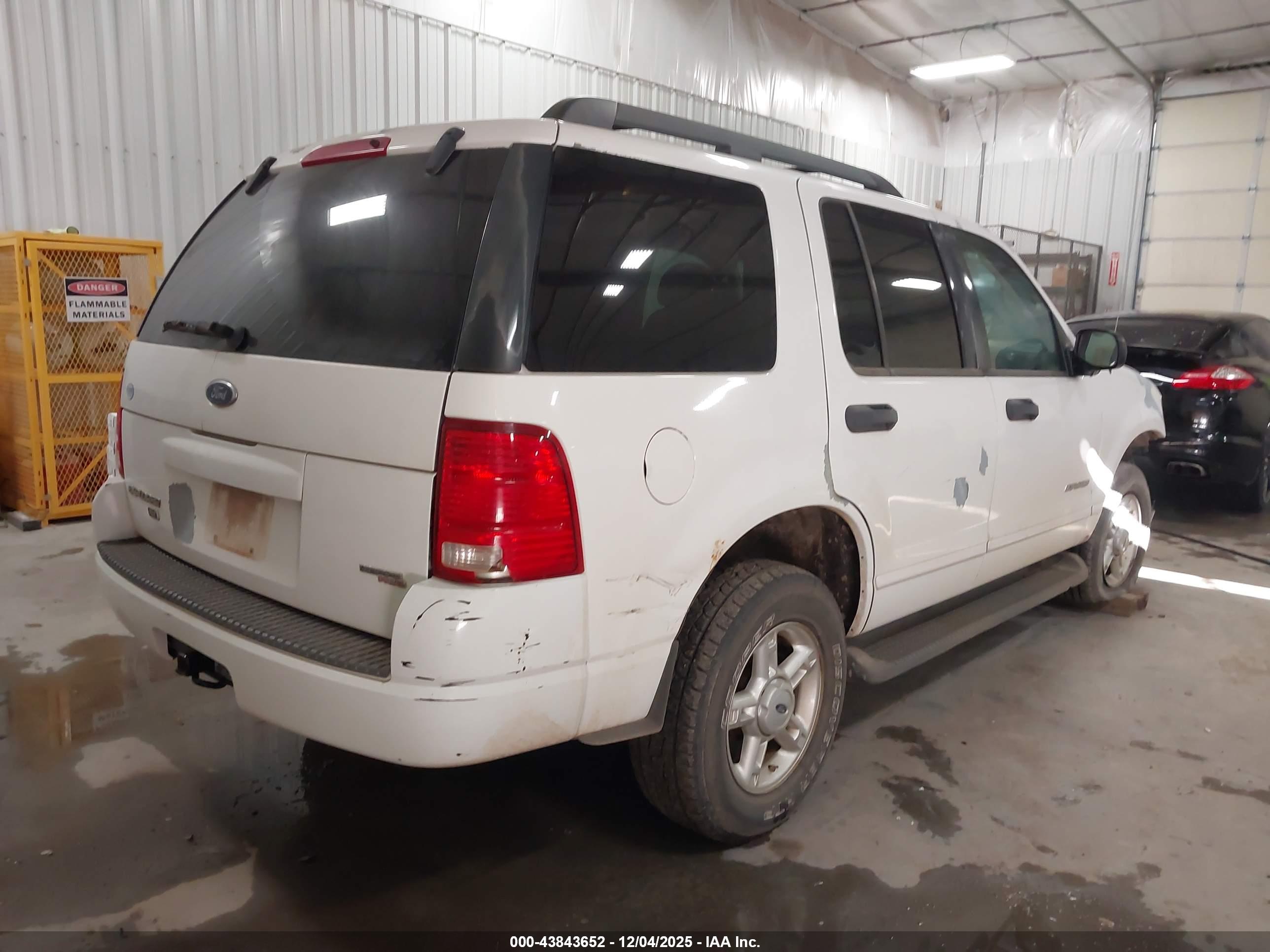 FORD EXPLORER image 4
