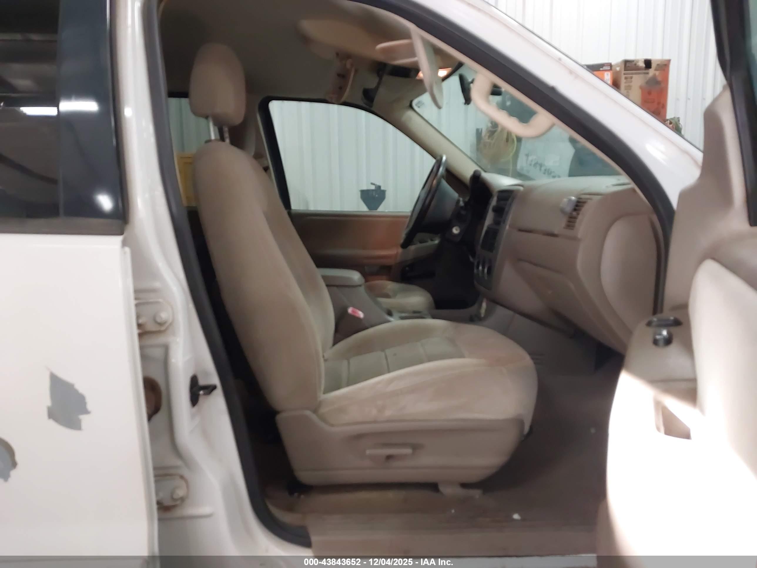 FORD EXPLORER image 5