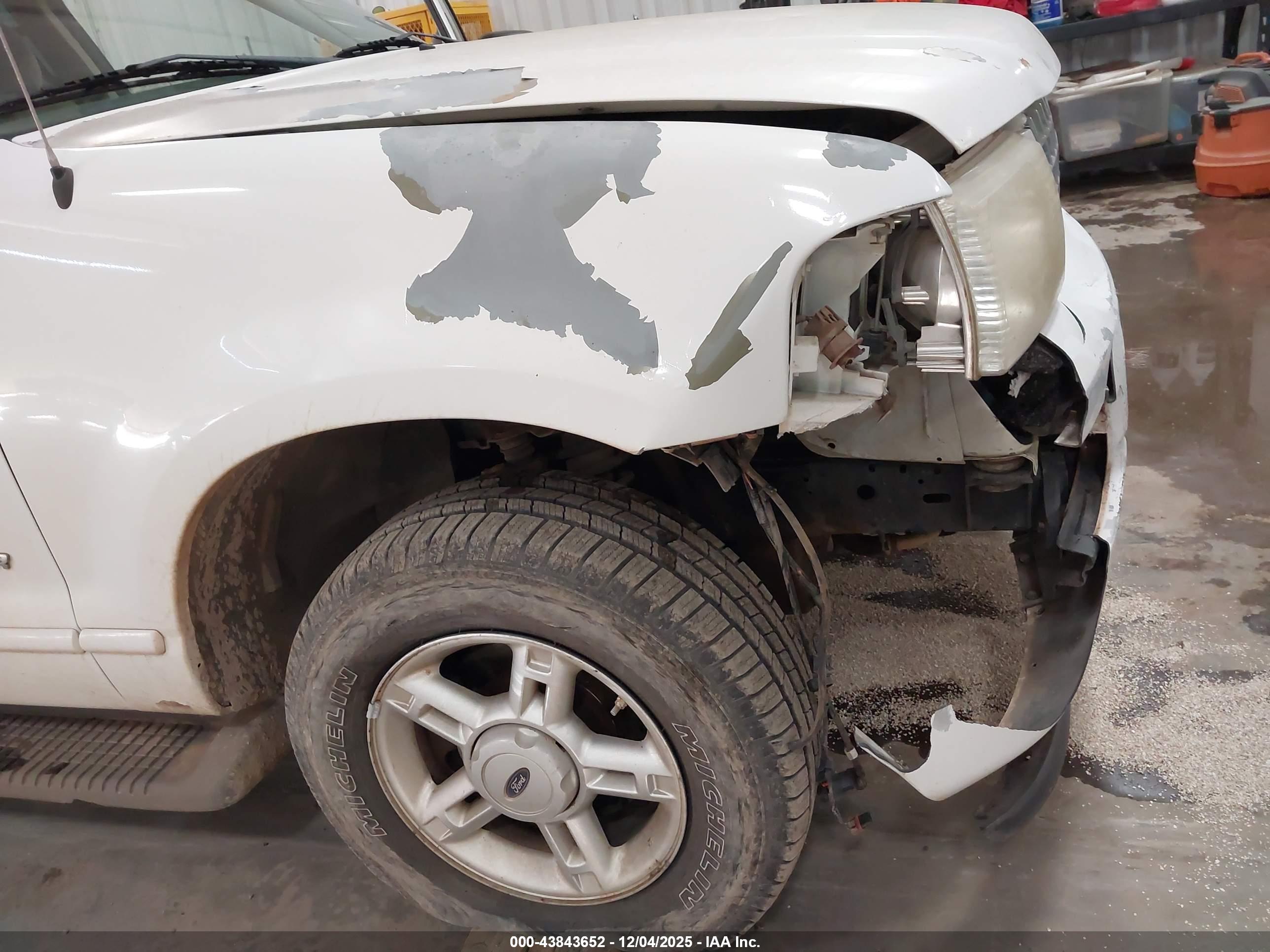 FORD EXPLORER image 6