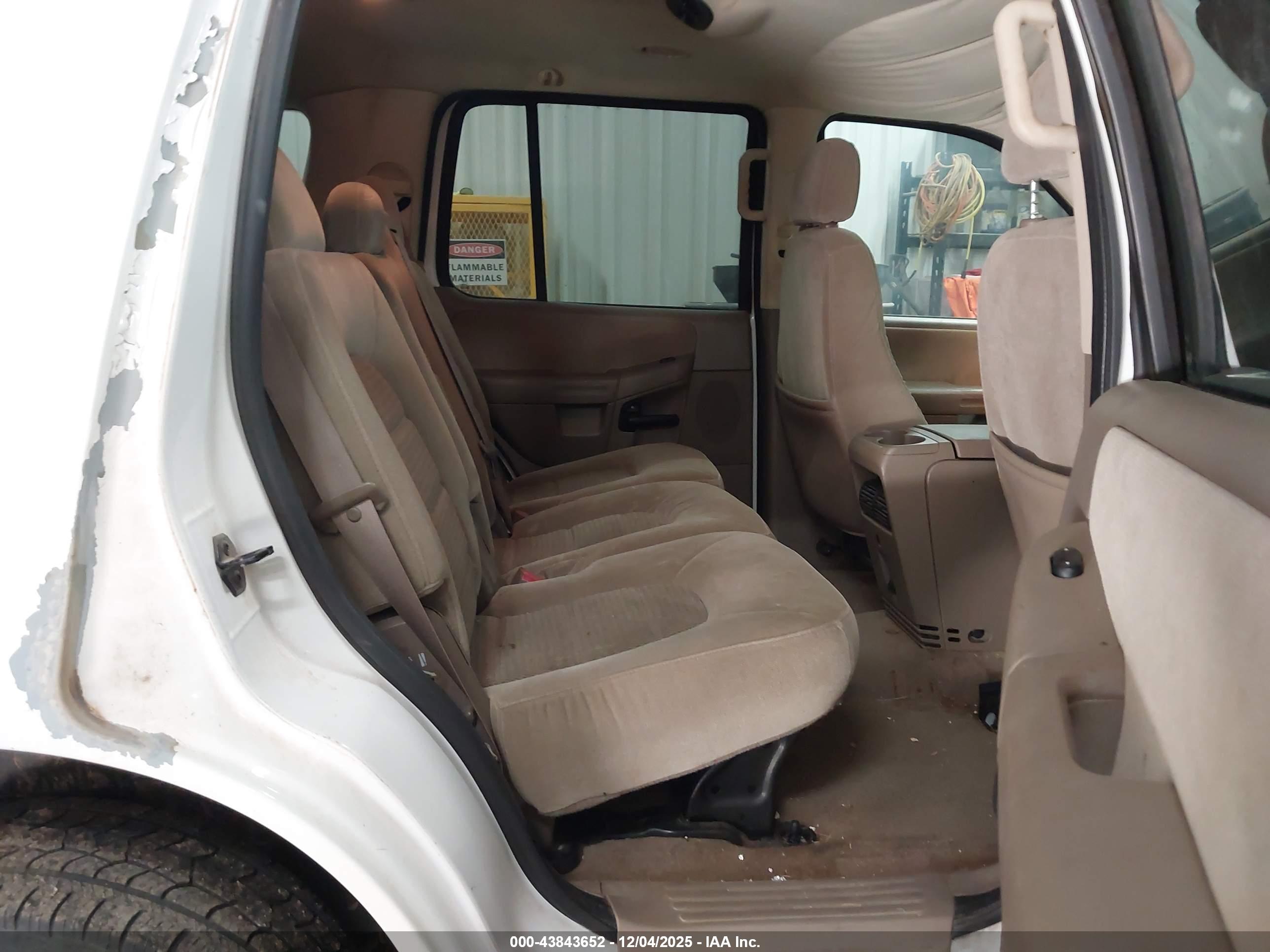 FORD EXPLORER image 8