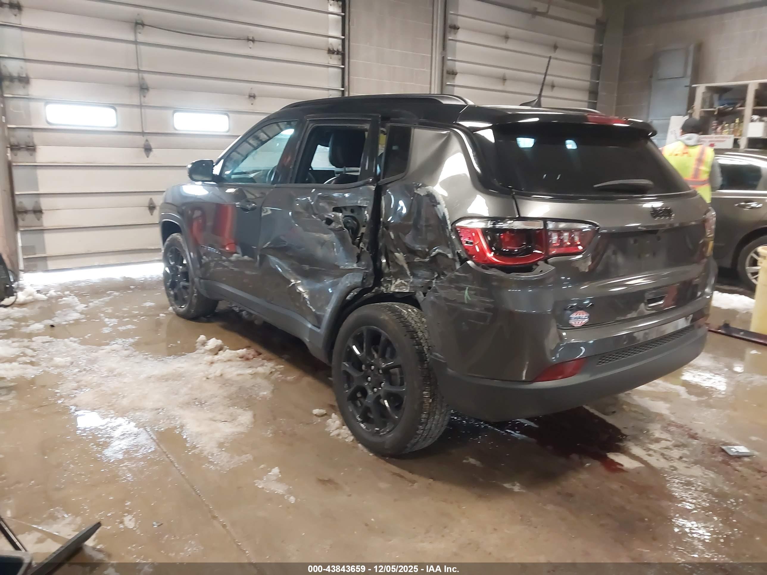 JEEP COMPASS image 3