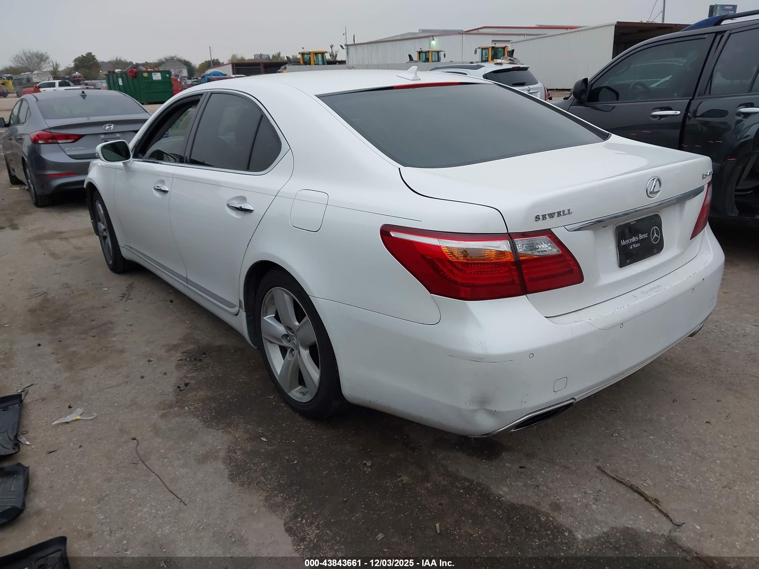 LEXUS LS image 3