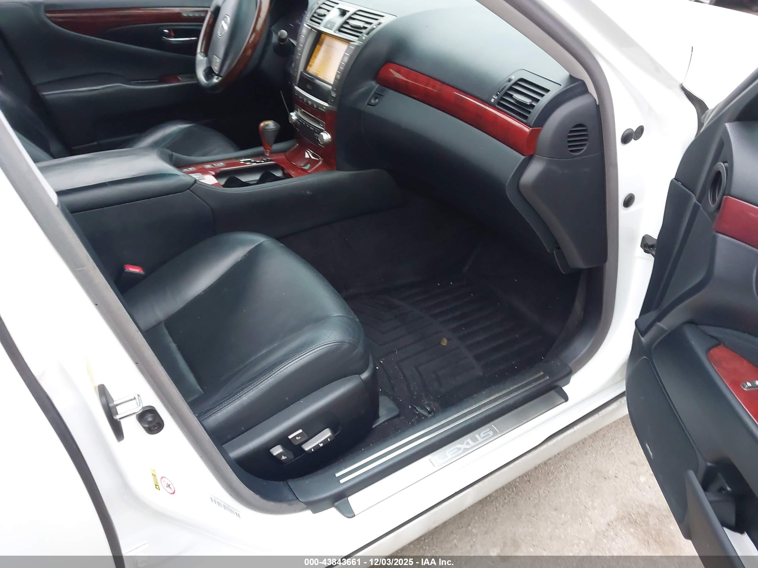 LEXUS LS image 5