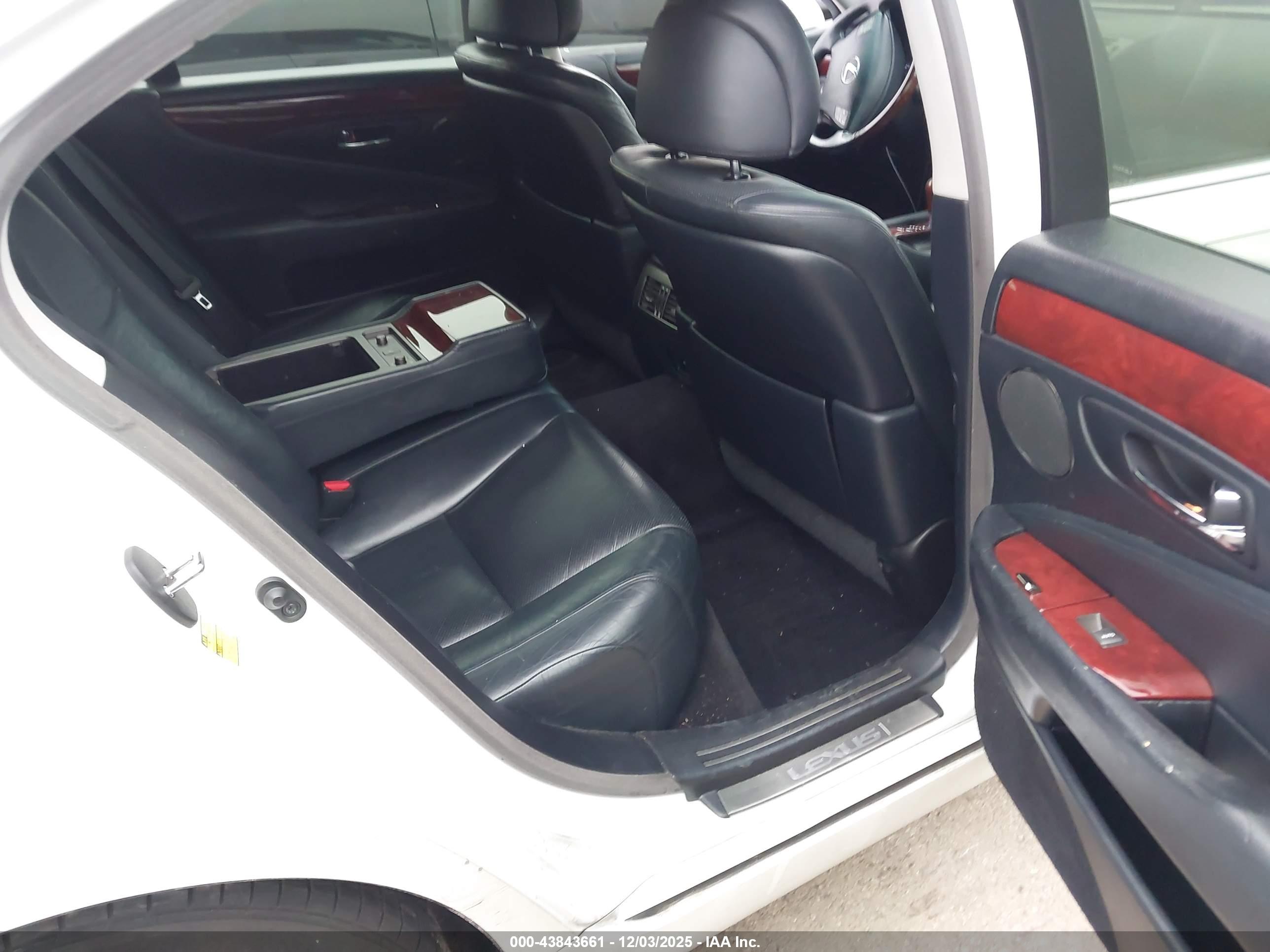 LEXUS LS image 8