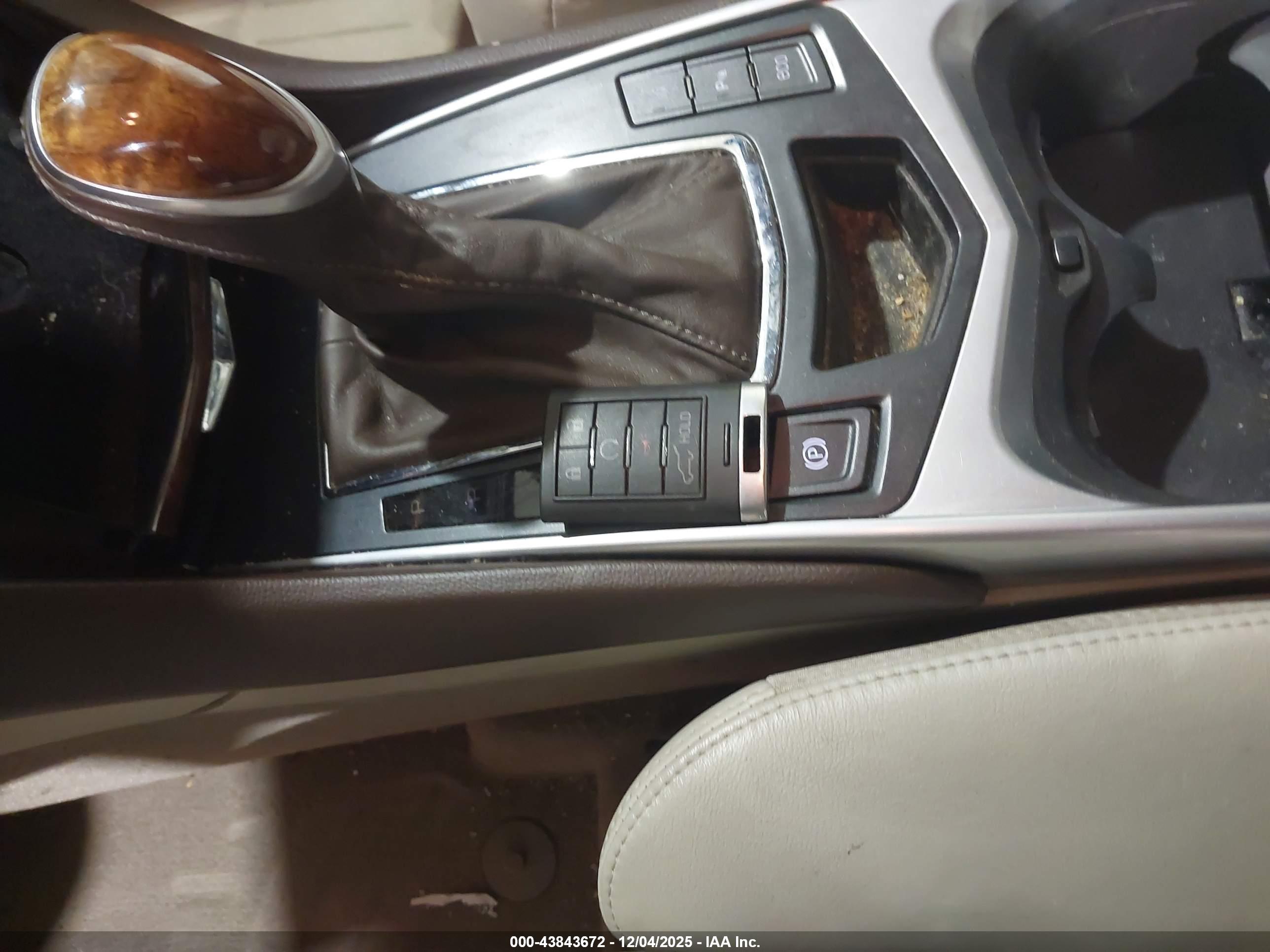 CADILLAC SRX image 11
