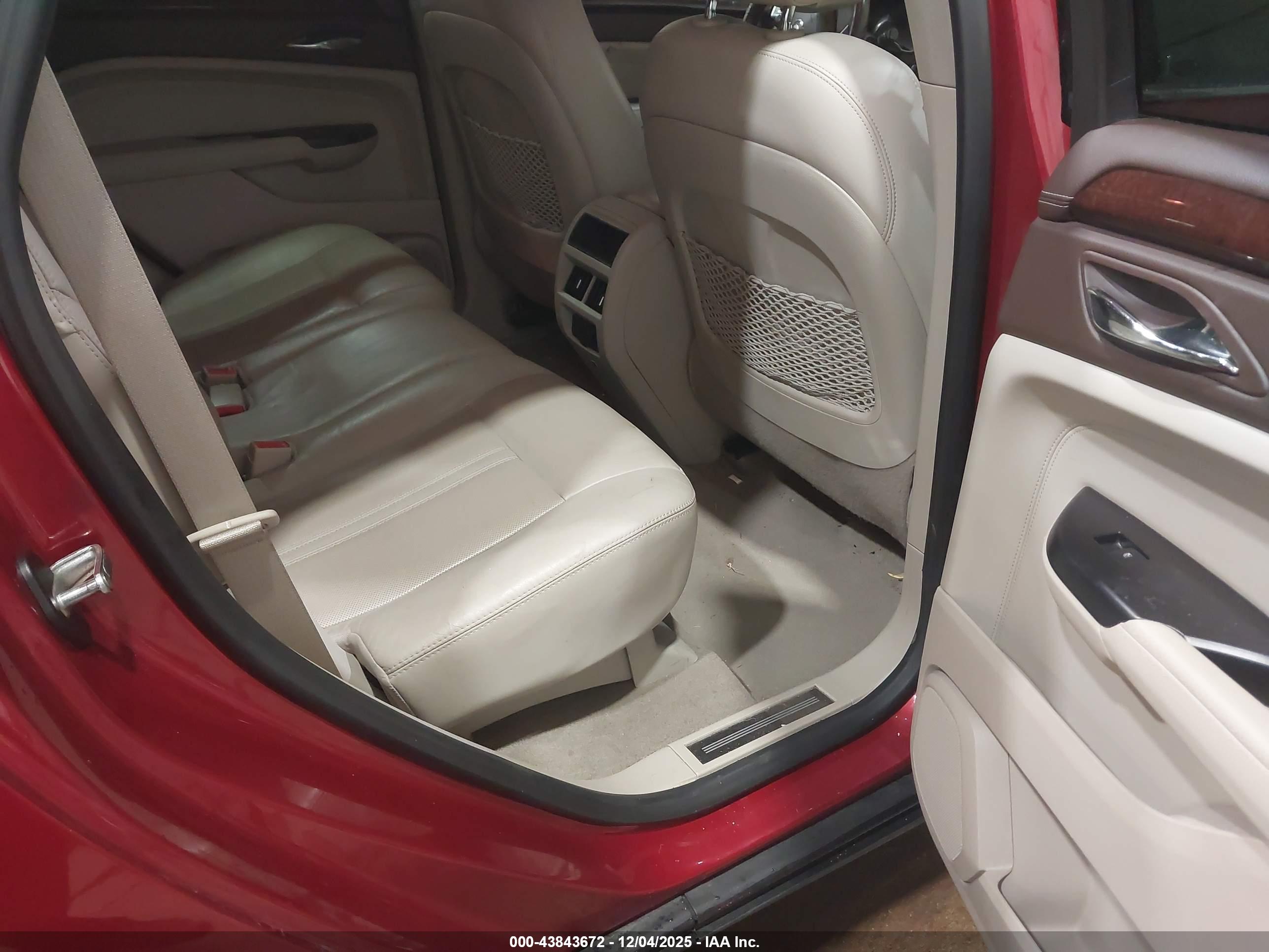 CADILLAC SRX image 8