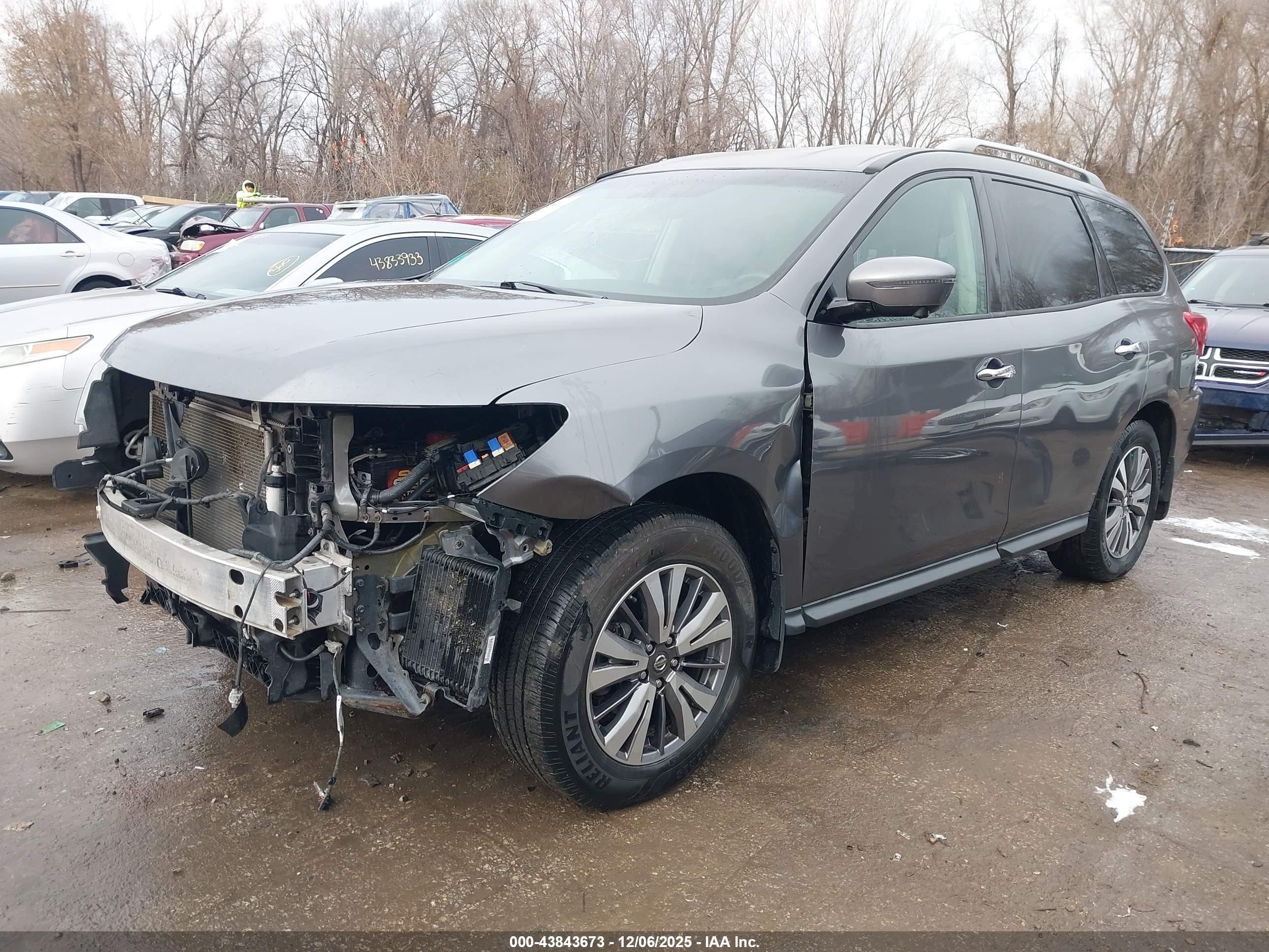 NISSAN PATHFINDER image 2
