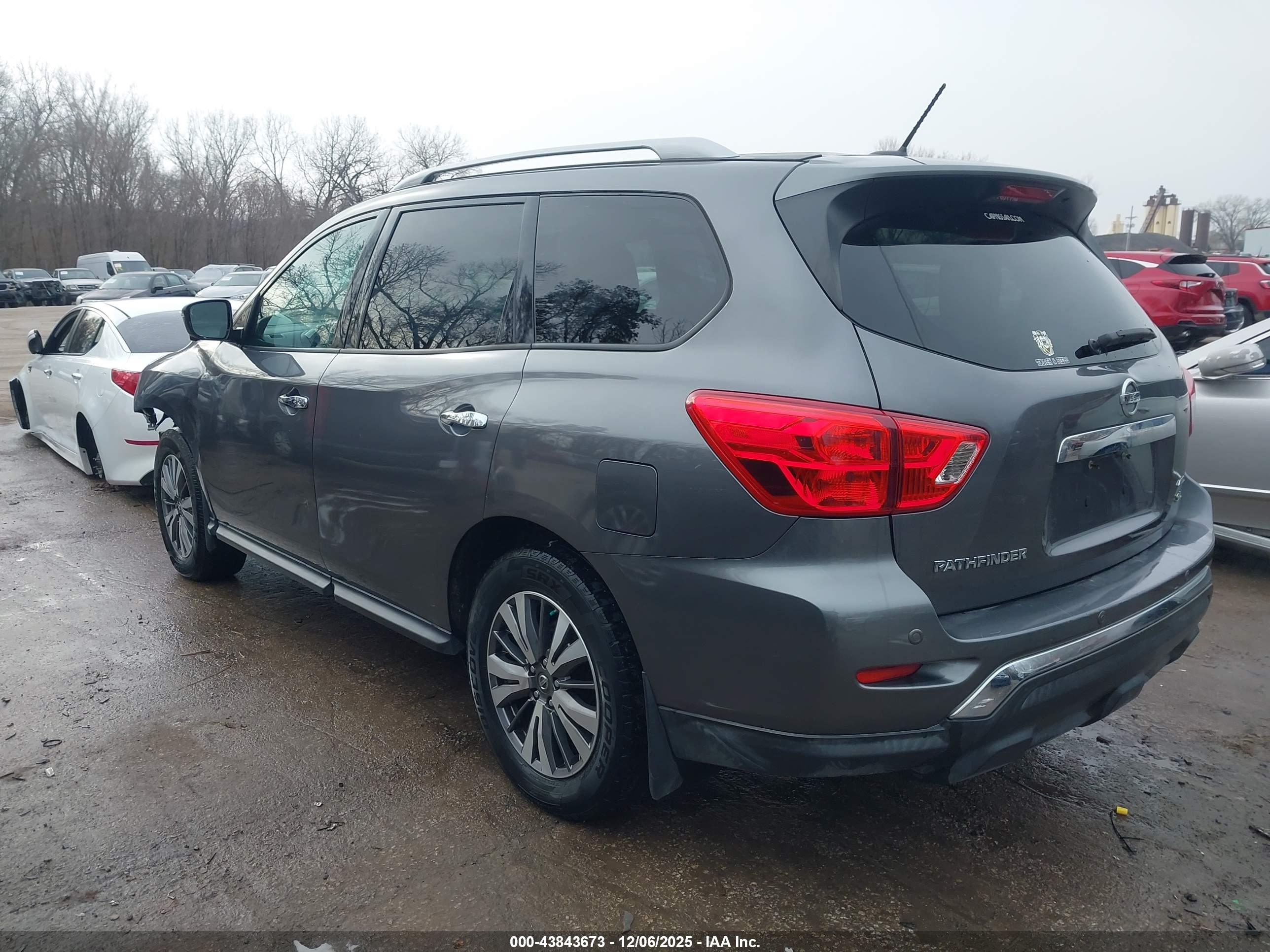 NISSAN PATHFINDER image 3