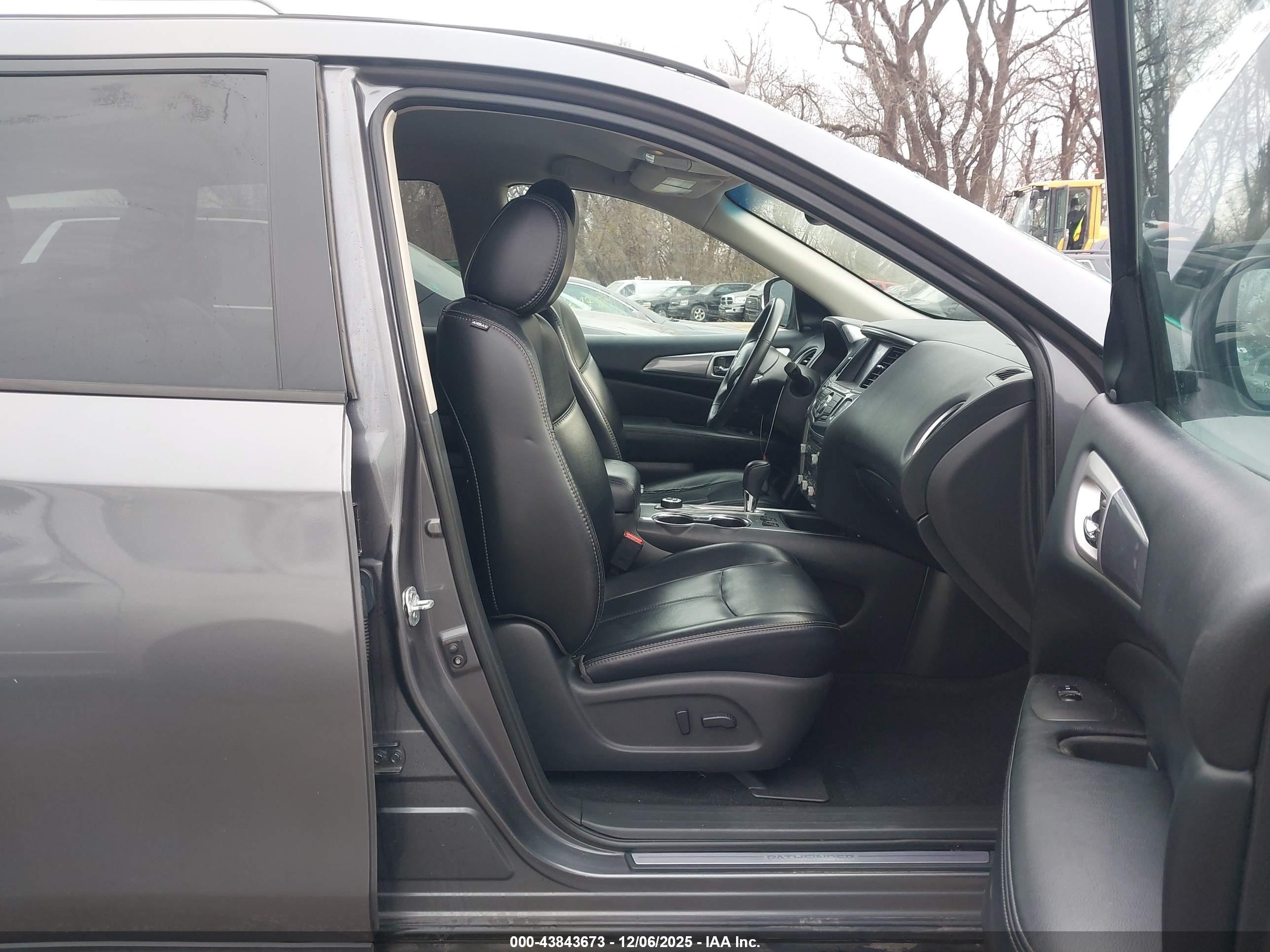 NISSAN PATHFINDER image 5