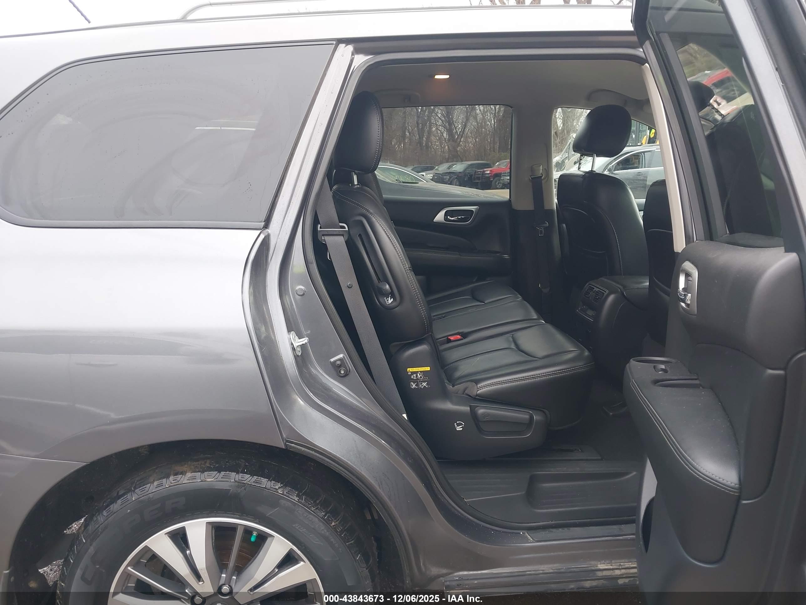 NISSAN PATHFINDER image 8