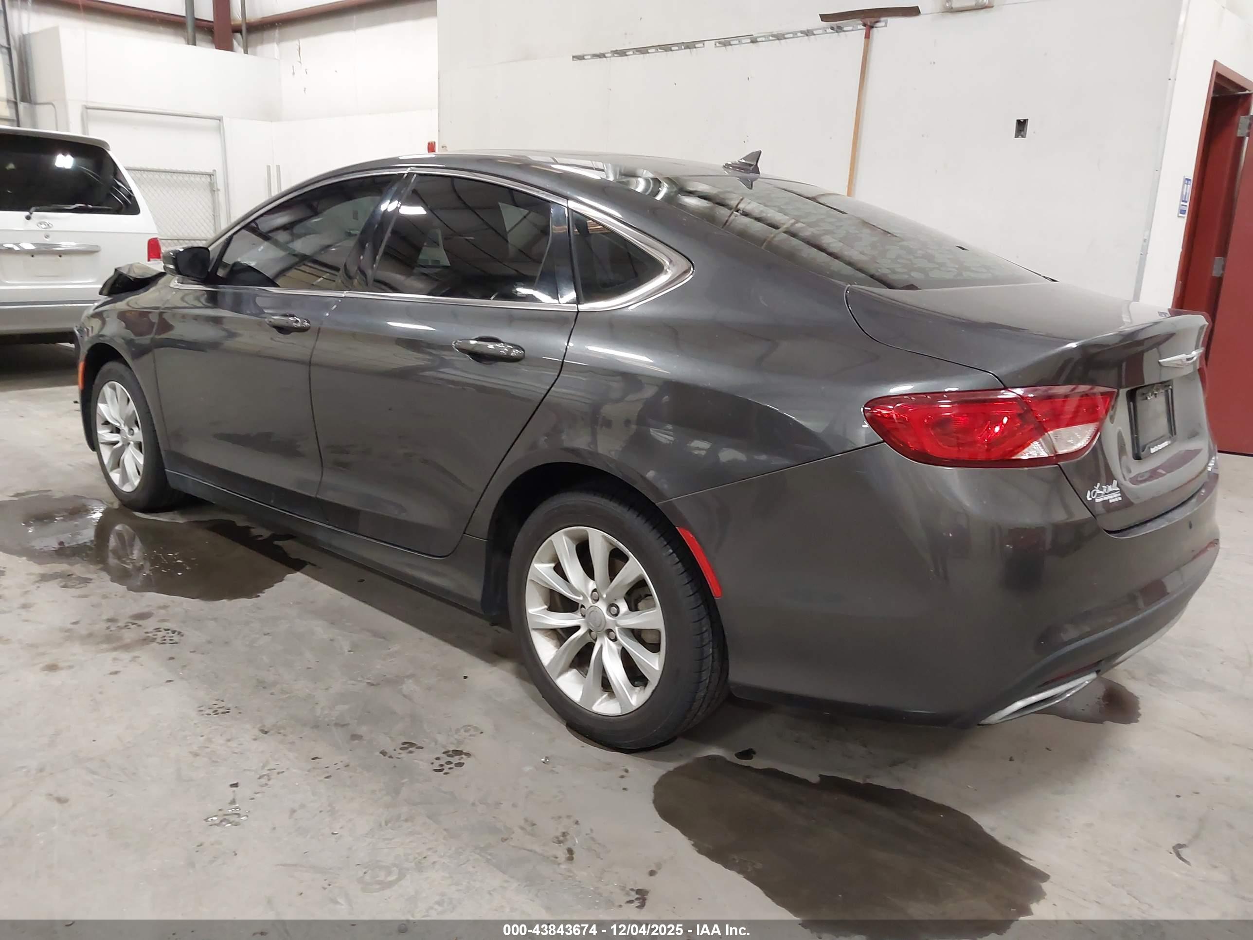 CHRYSLER 200 image 3