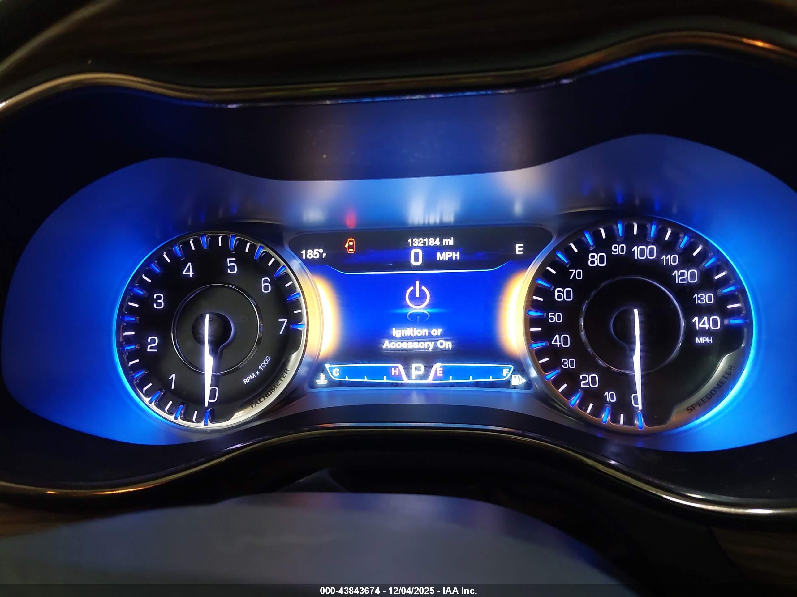 CHRYSLER 200 image 7