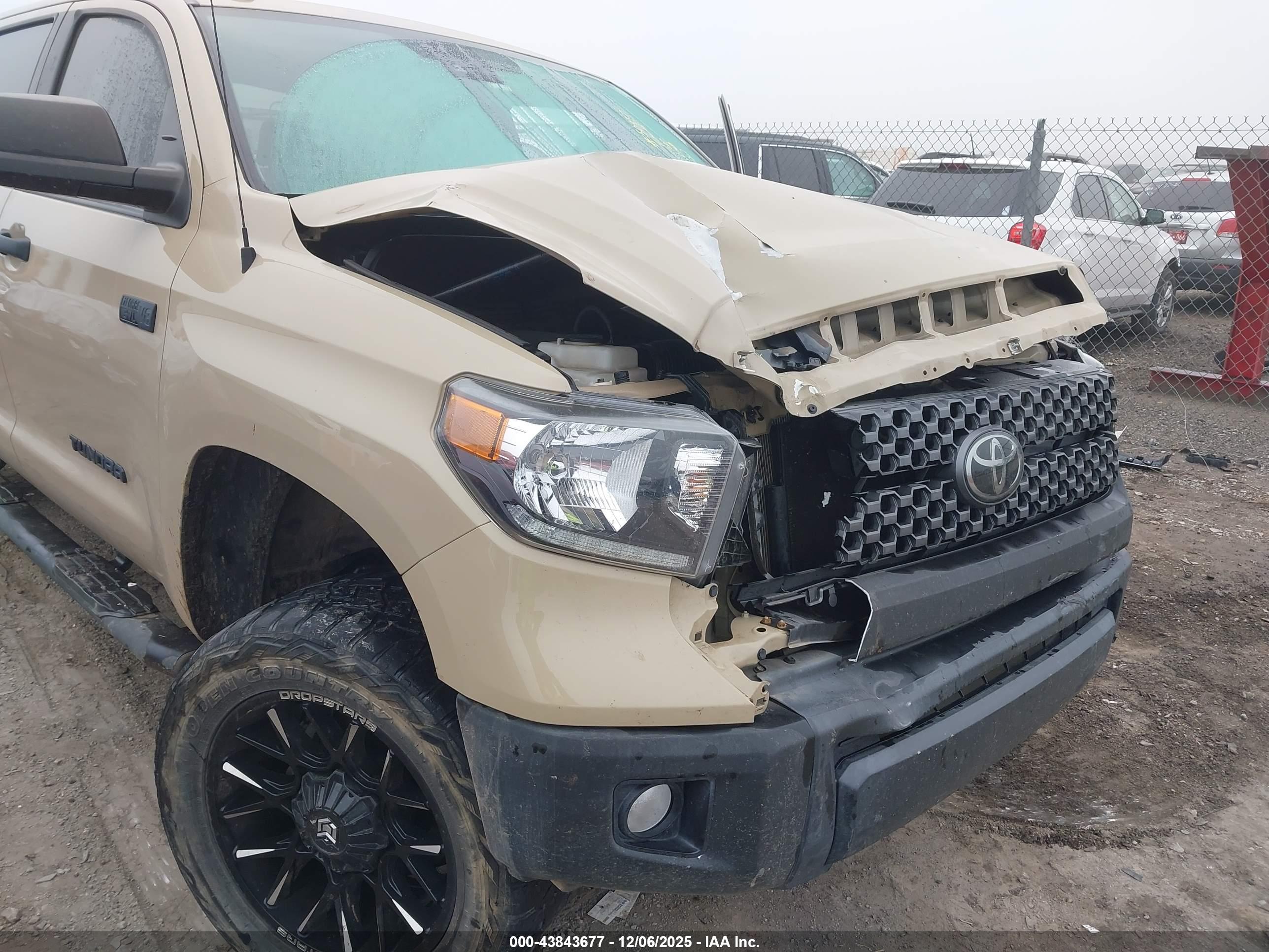 TOYOTA TUNDRA image 6