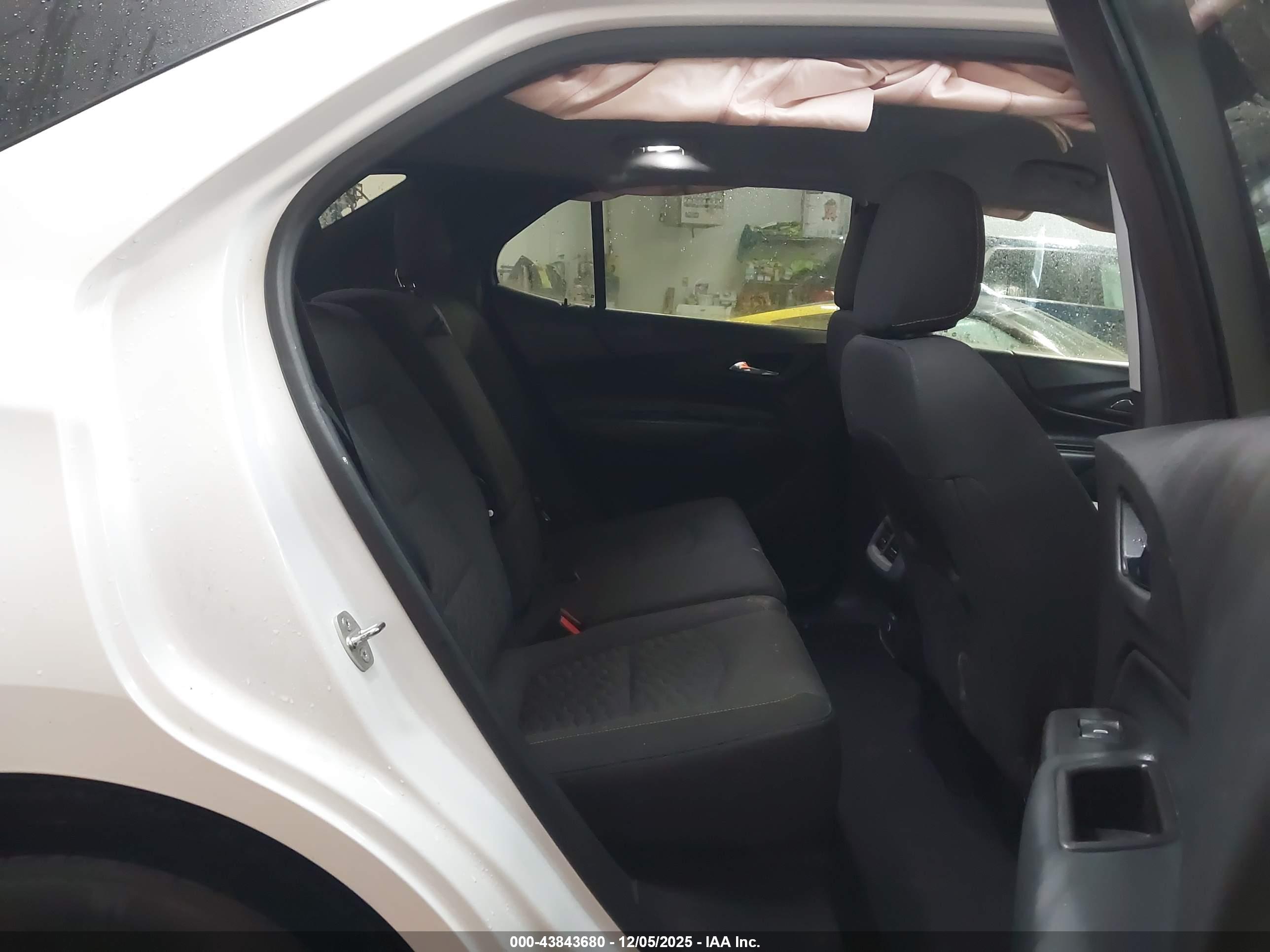 CHEVROLET EQUINOX image 8
