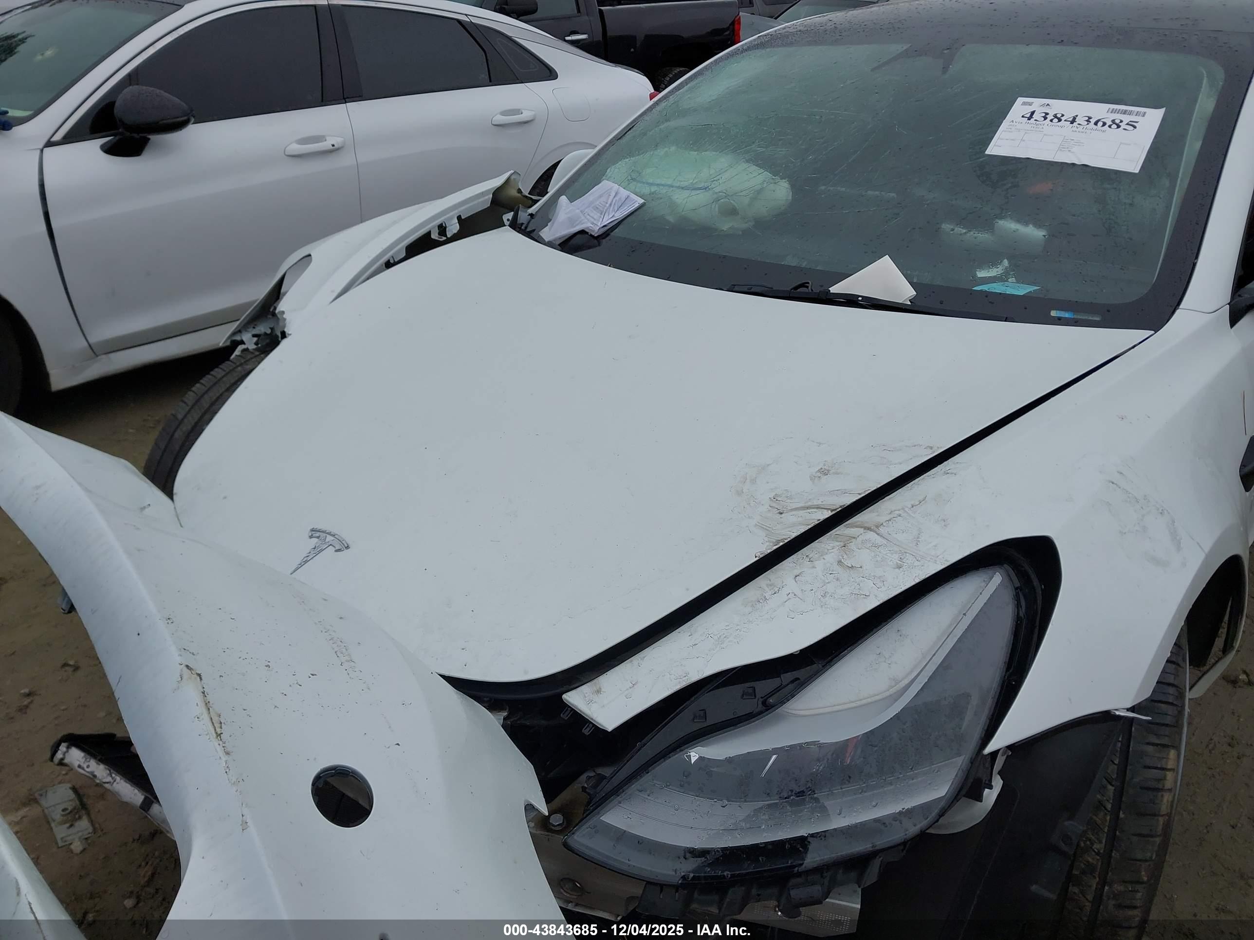 TESLA MODEL image 10