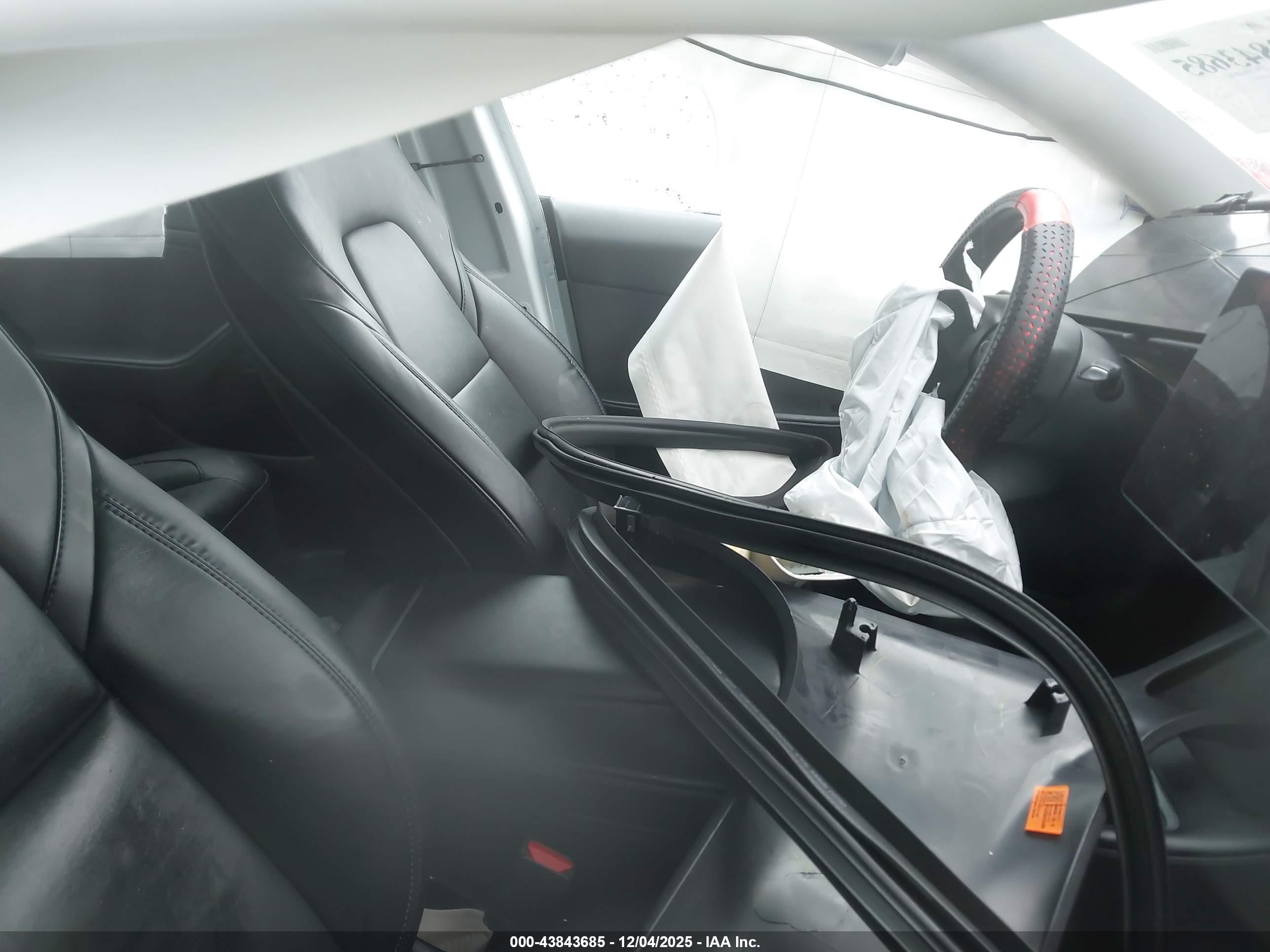 TESLA MODEL image 5