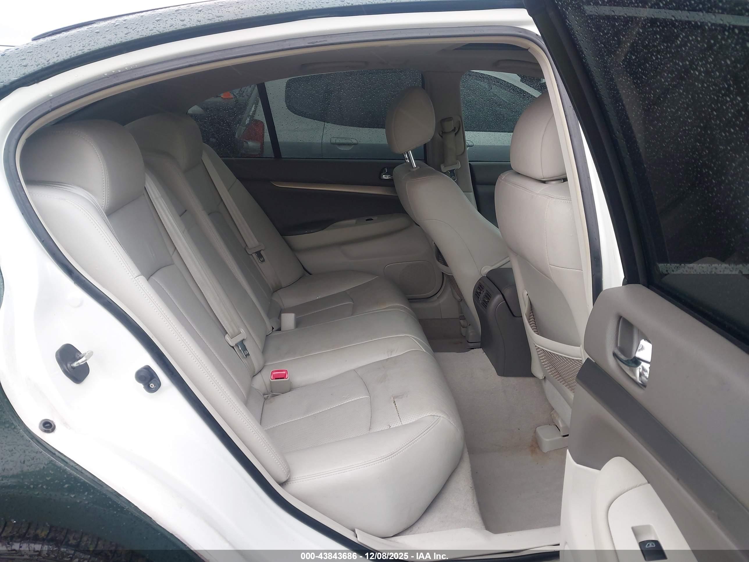 INFINITI G37X image 8