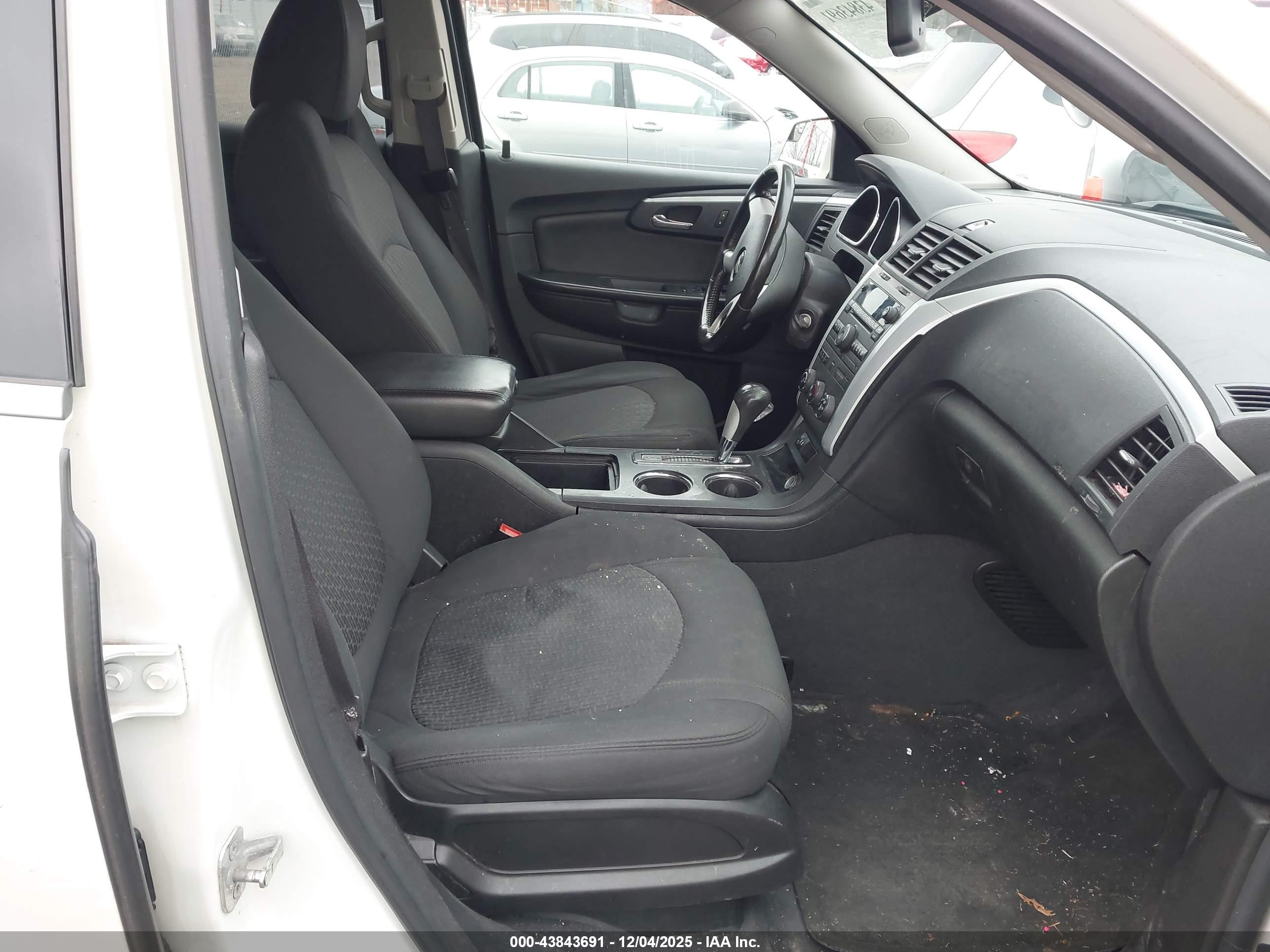 CHEVROLET TRAVERSE image 5