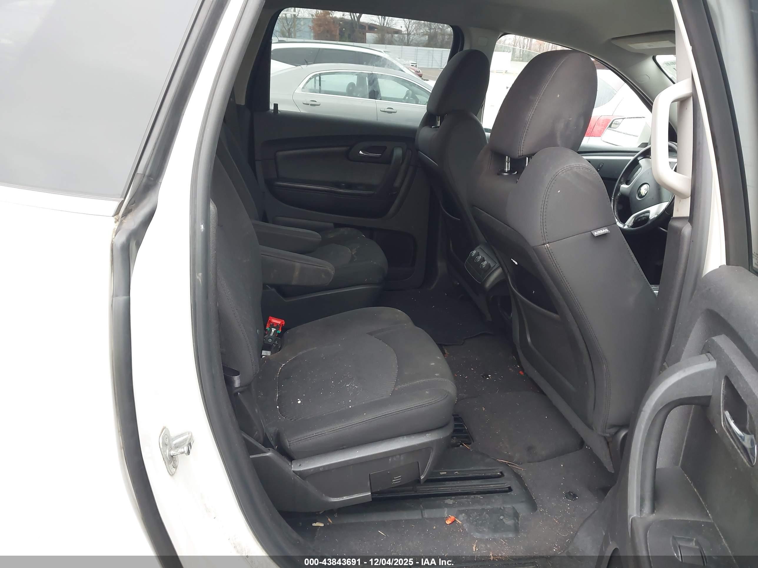 CHEVROLET TRAVERSE image 8