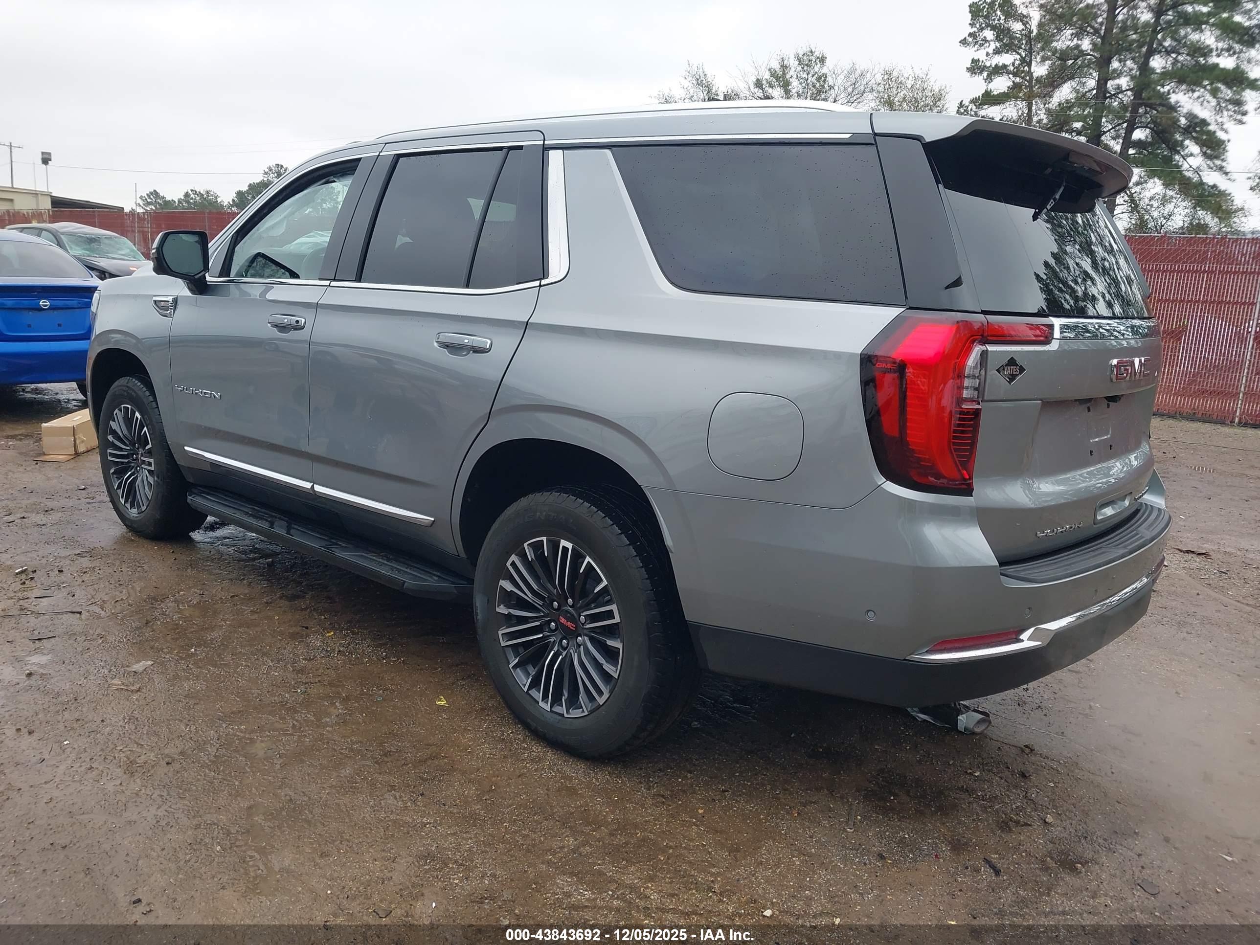 GMC YUKON image 3