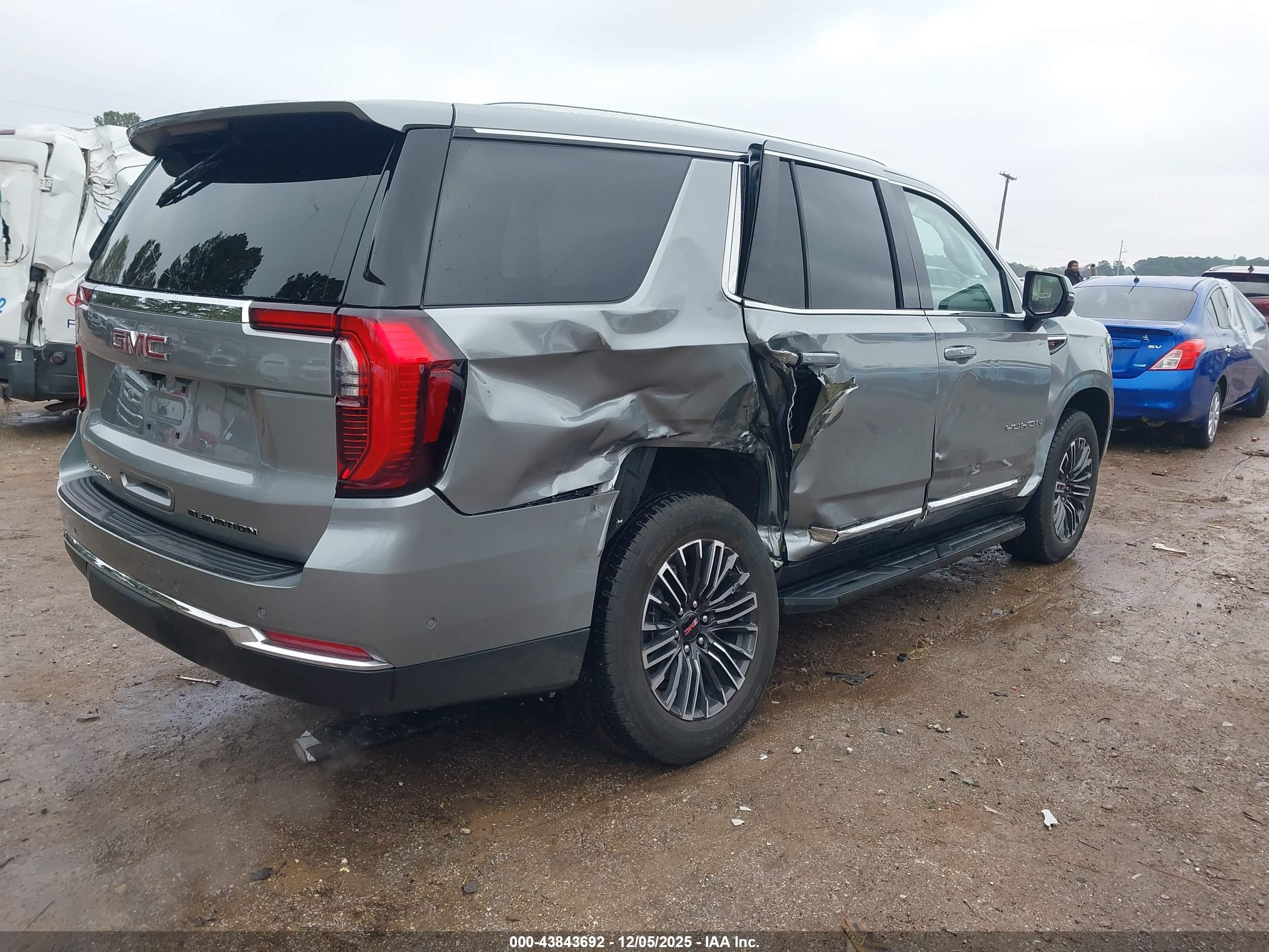 GMC YUKON image 4