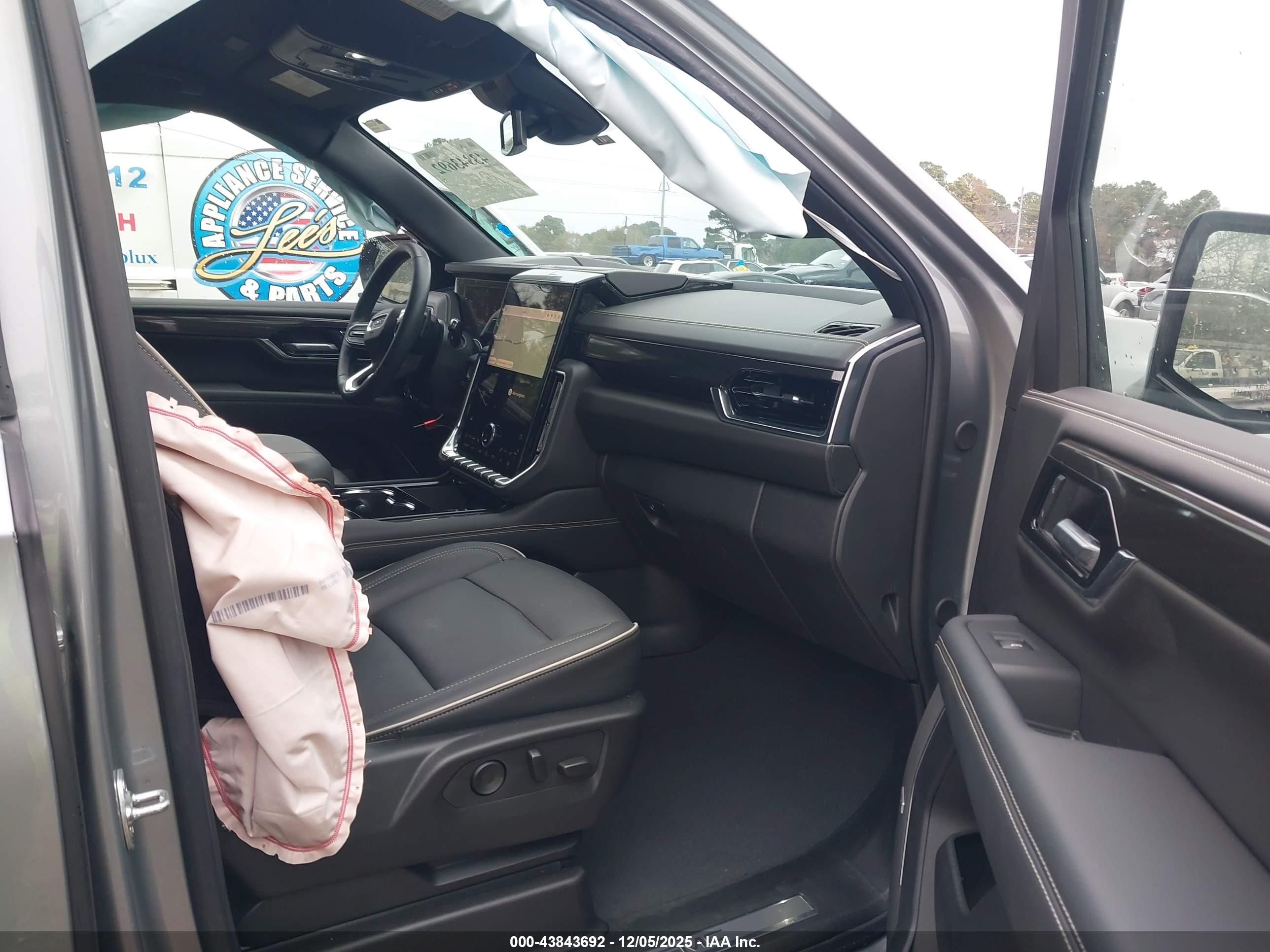 GMC YUKON image 5