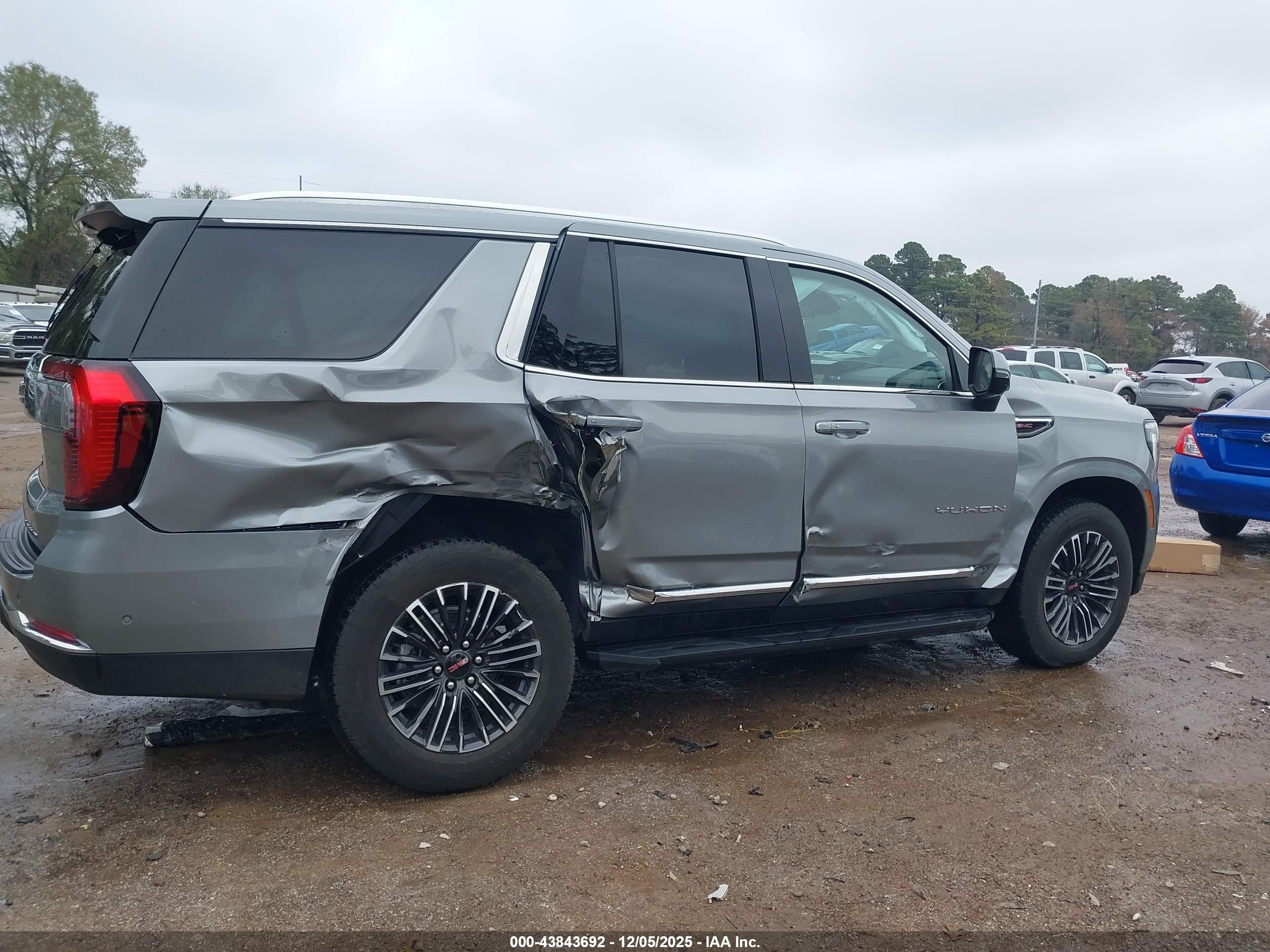 GMC YUKON image 6