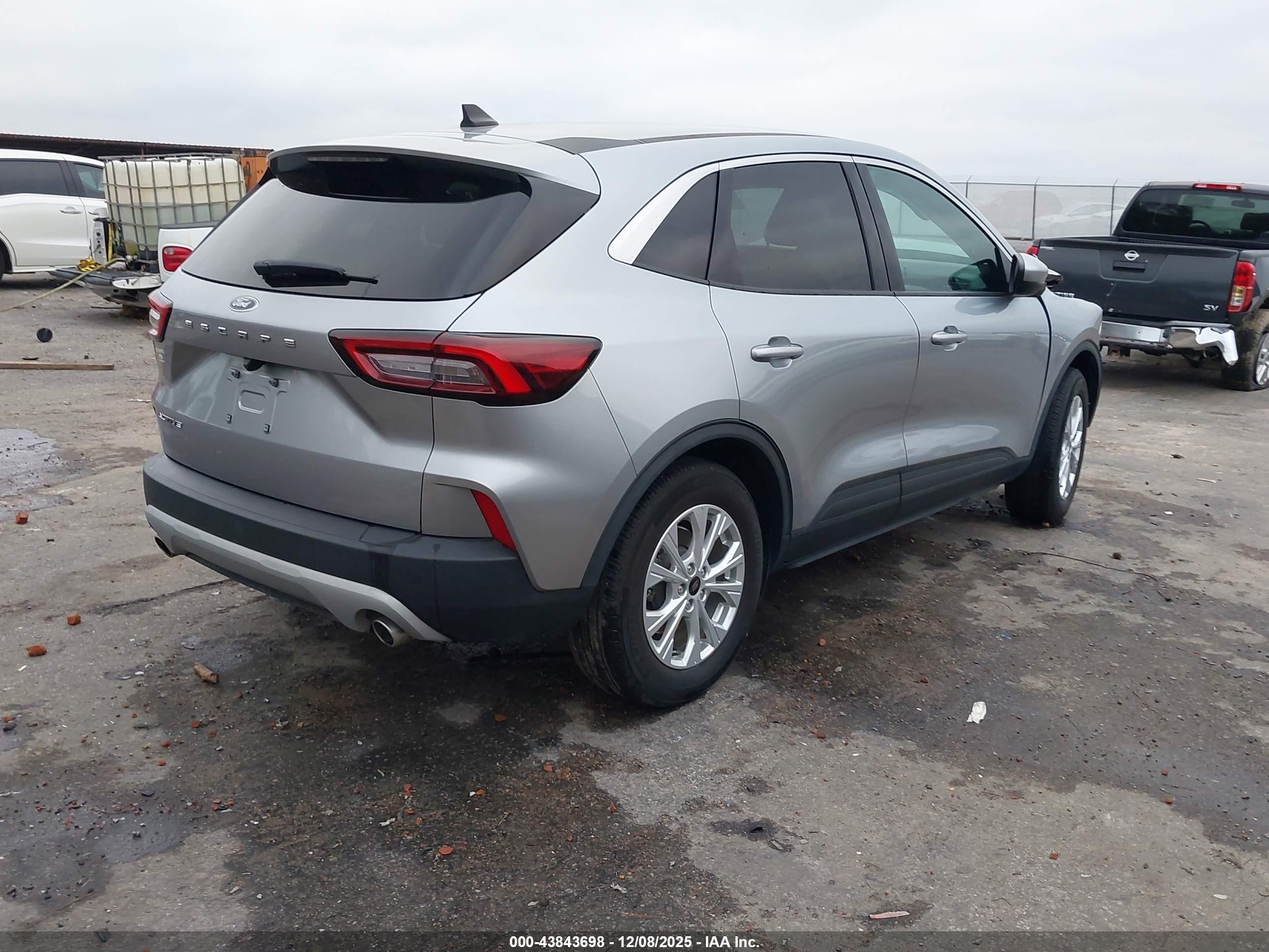 FORD ESCAPE image 4