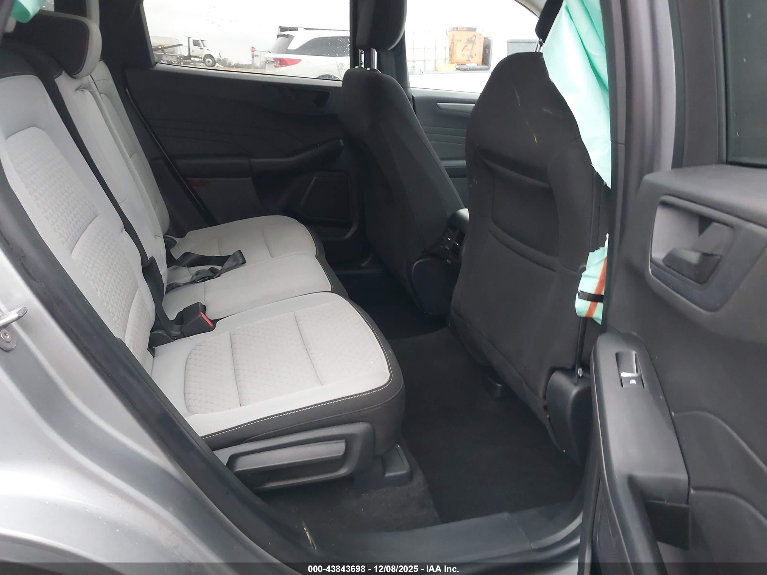FORD ESCAPE image 8