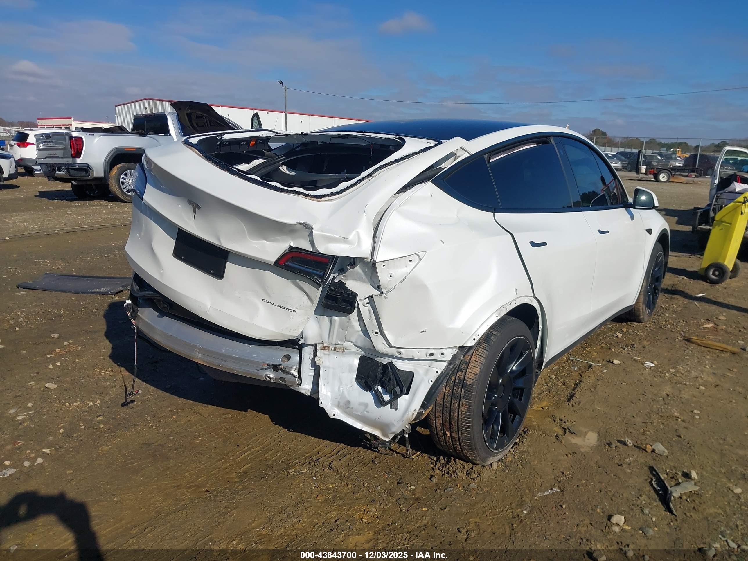 TESLA MODEL image 6