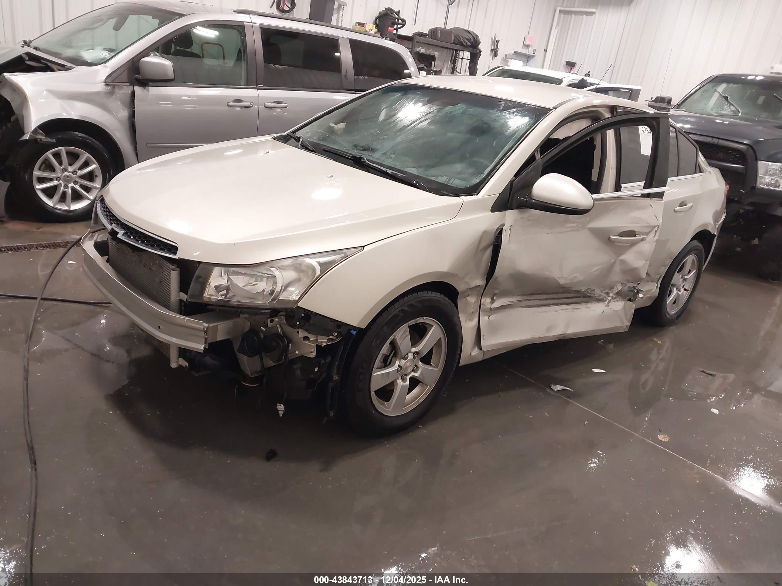 CHEVROLET CRUZE image 2