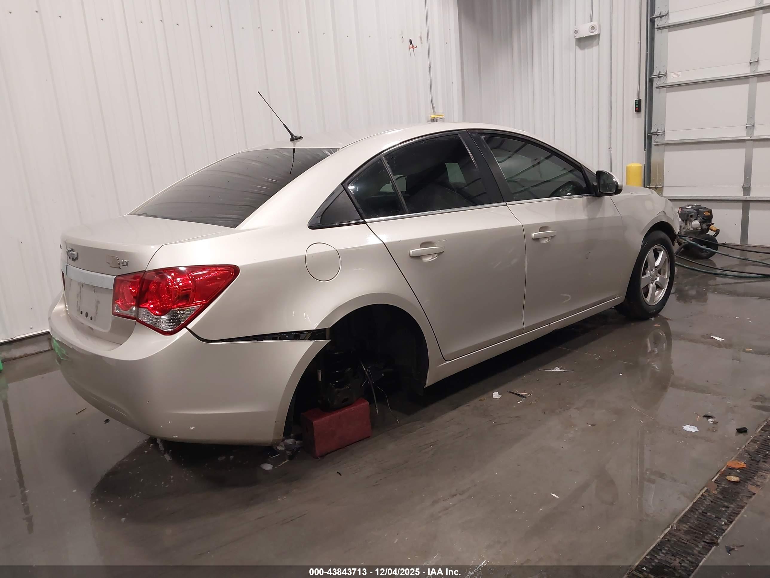 CHEVROLET CRUZE image 4