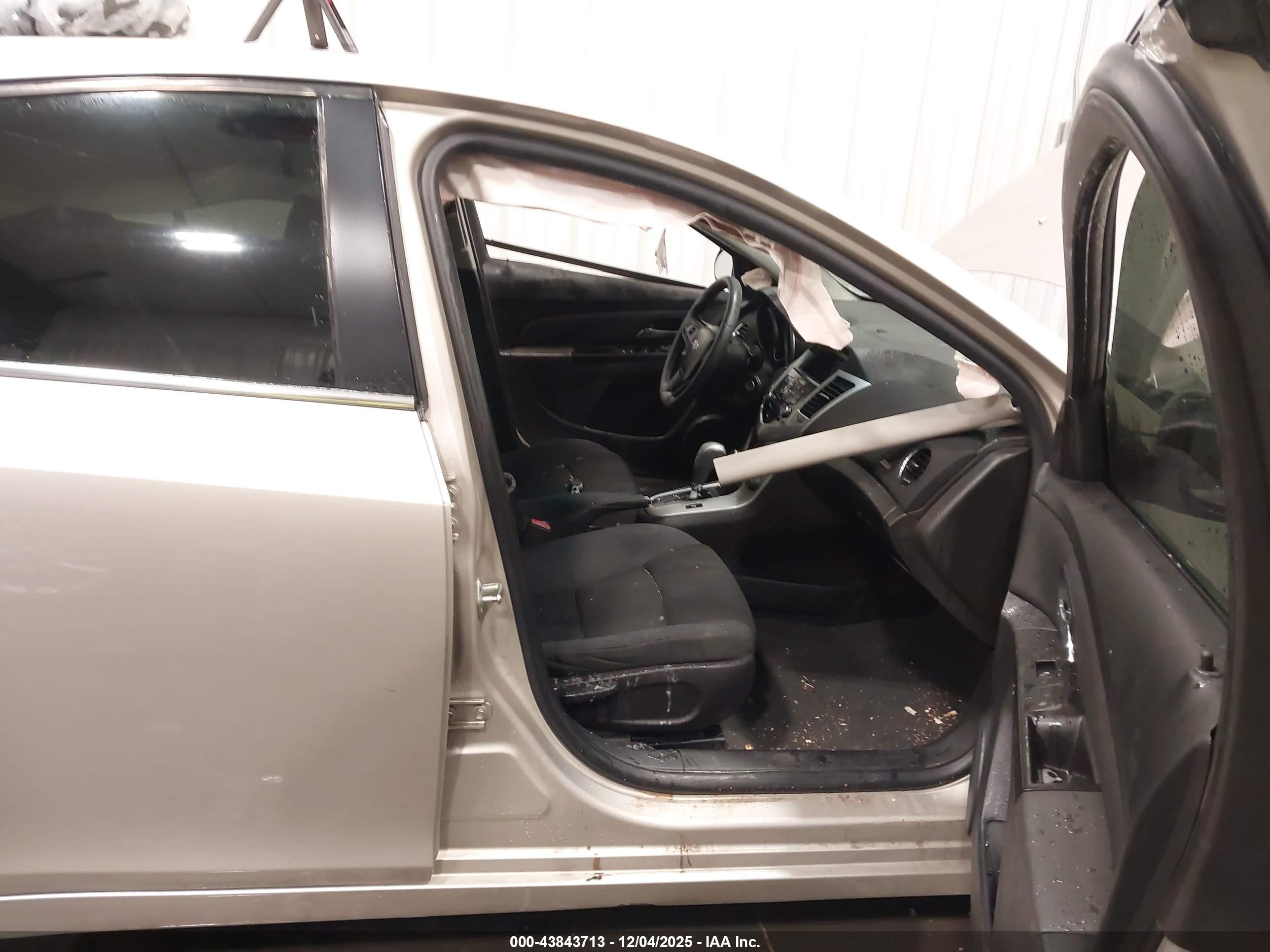 CHEVROLET CRUZE image 5