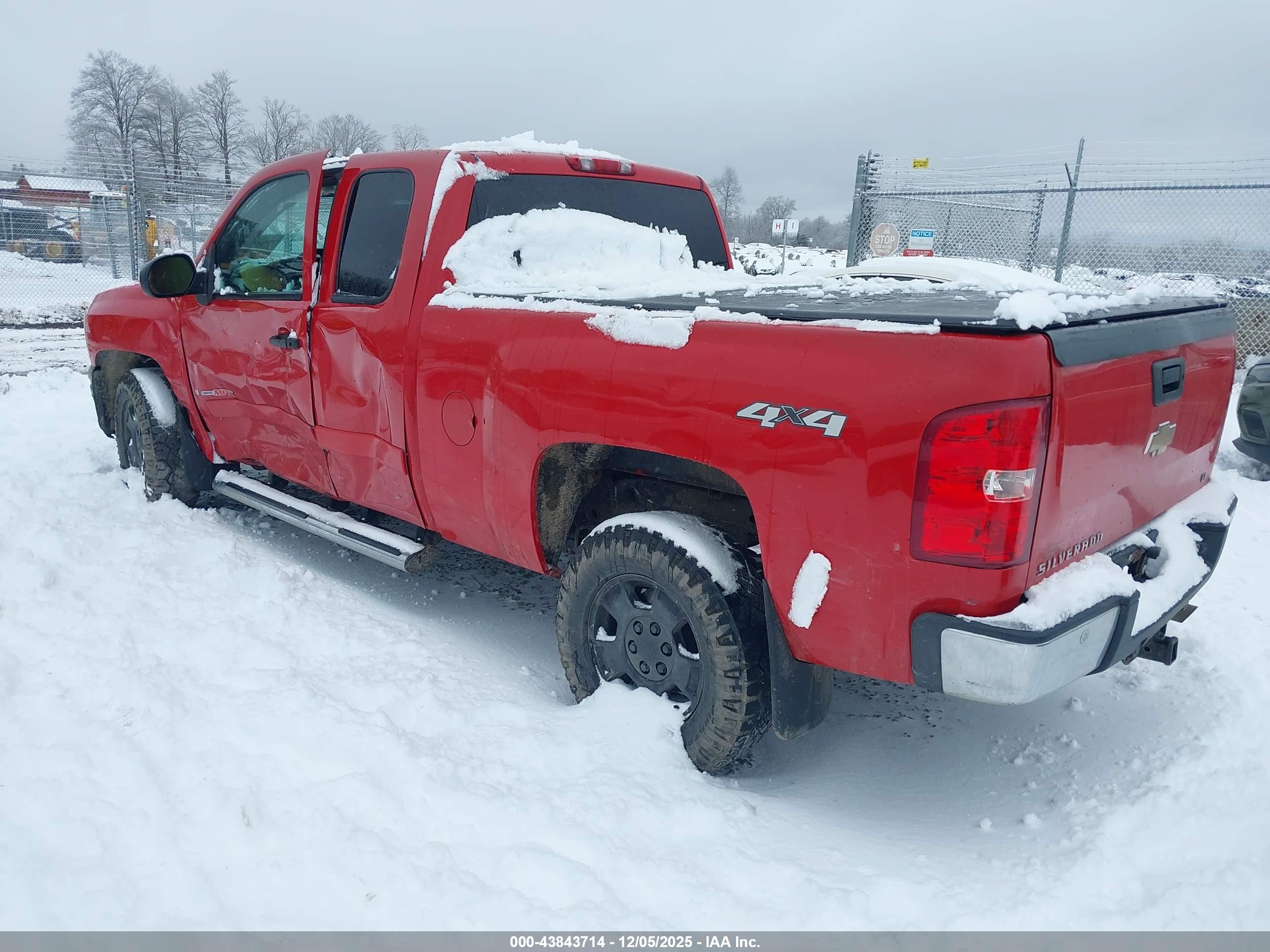 CHEVROLET SILVERADO image 3
