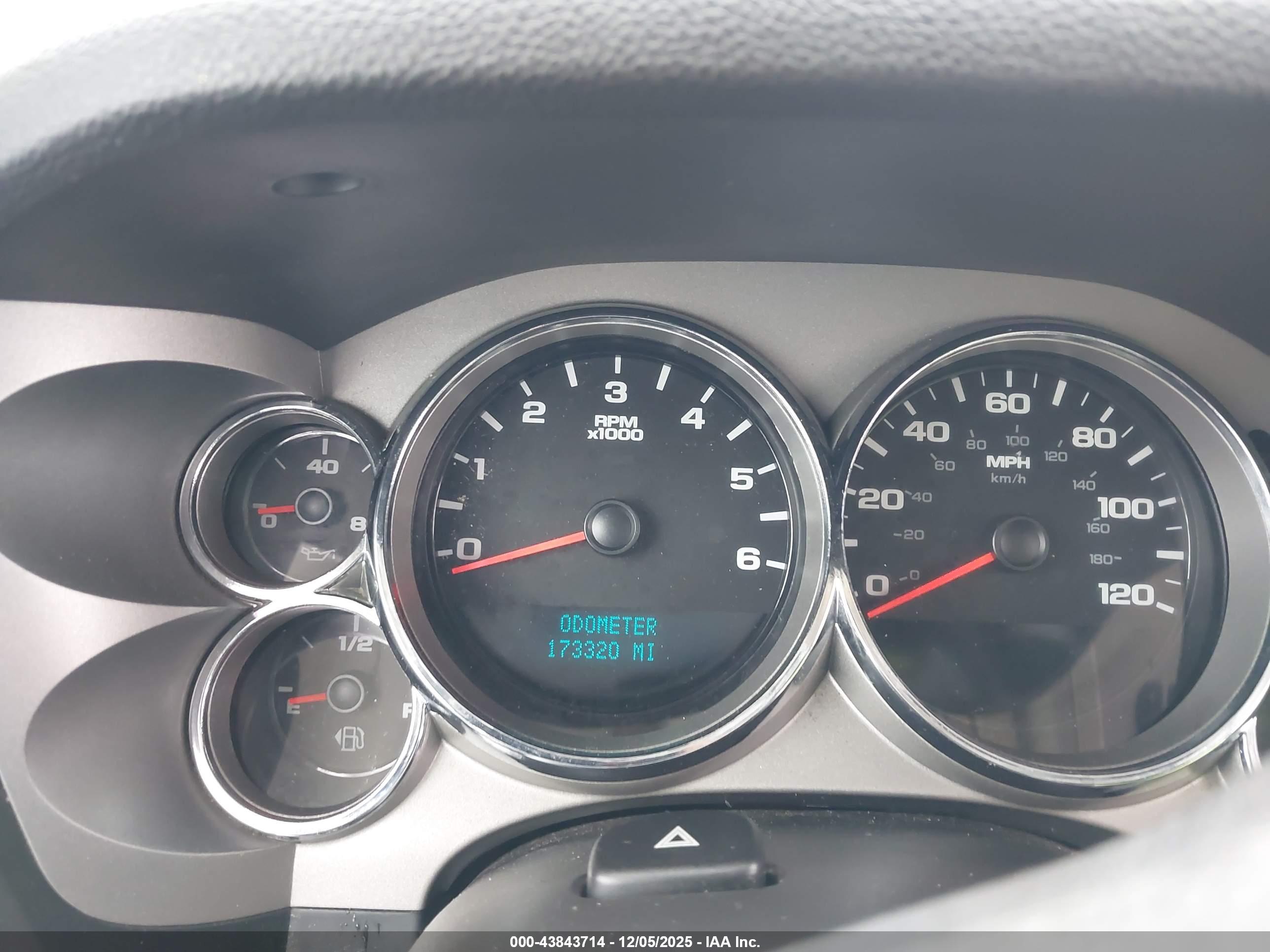 CHEVROLET SILVERADO image 7