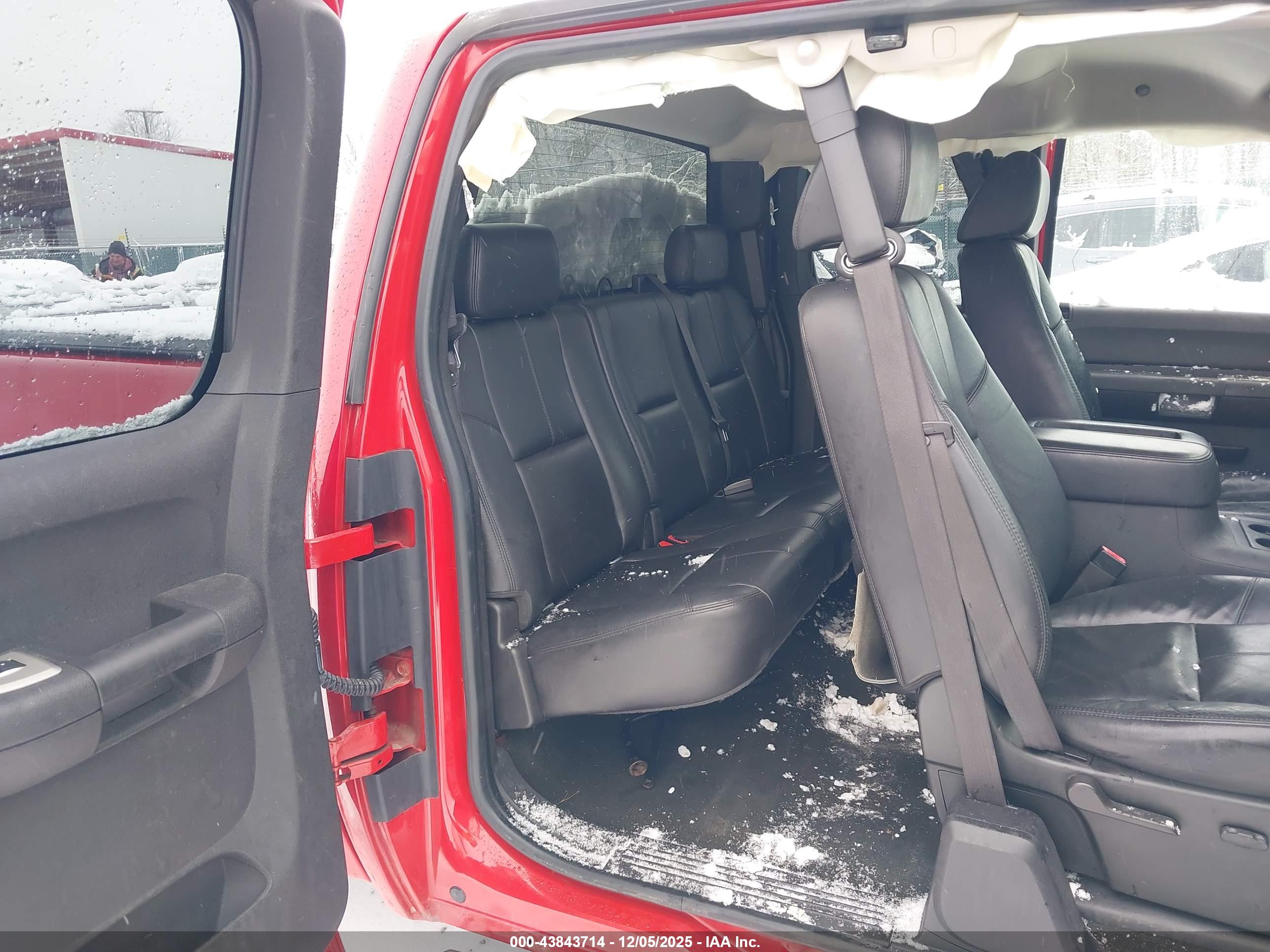 CHEVROLET SILVERADO image 8
