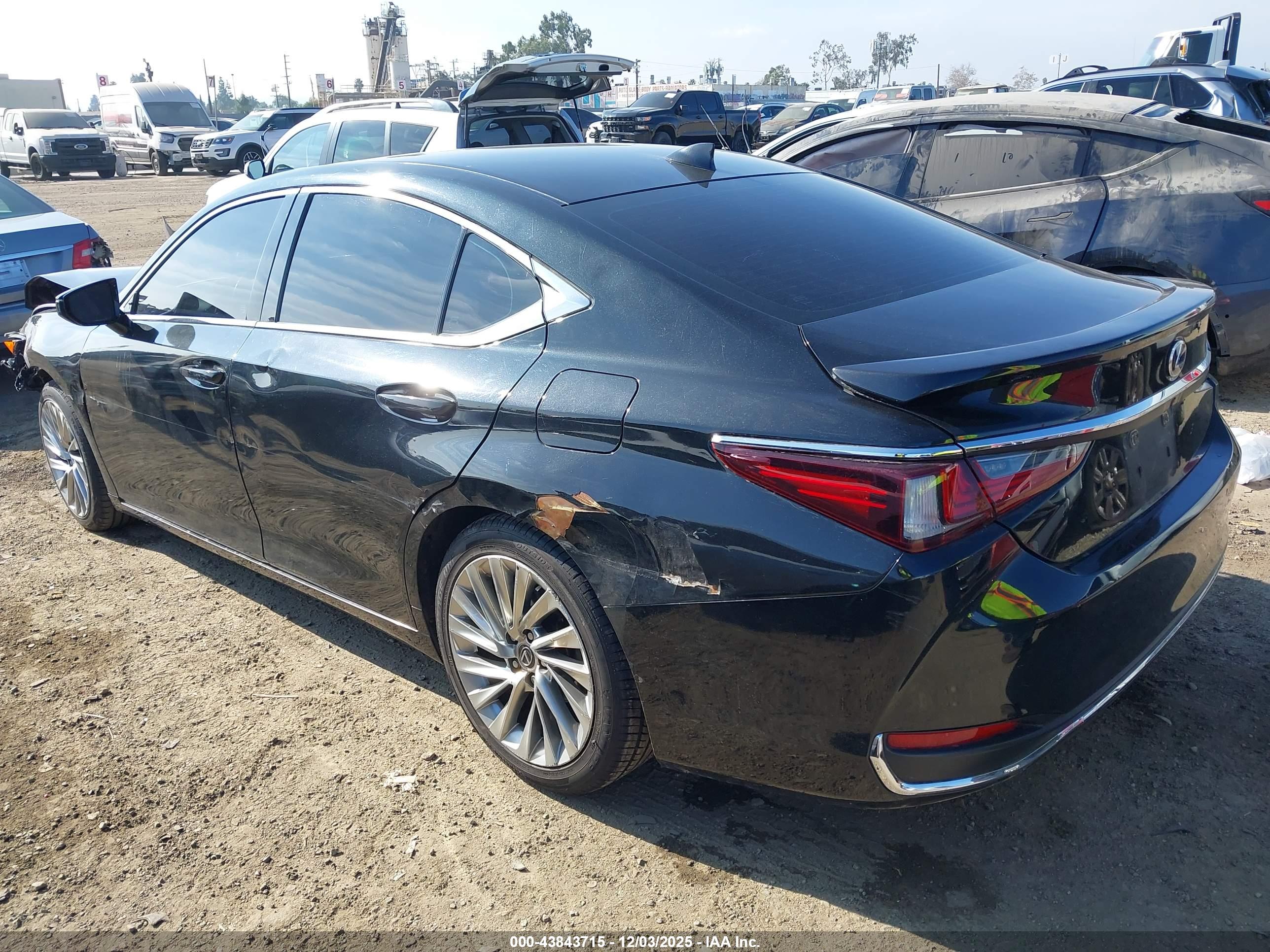 LEXUS ES image 3