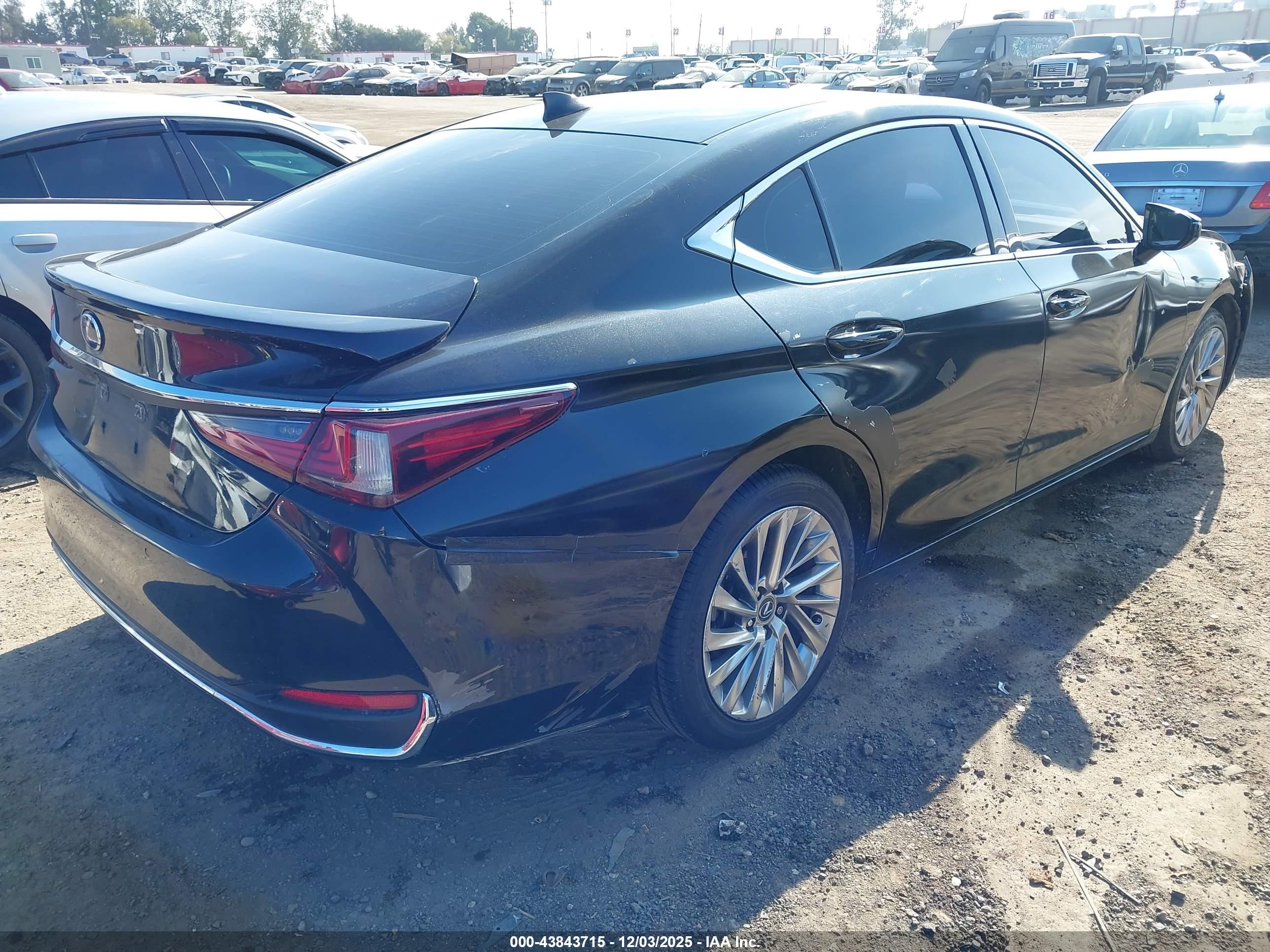 LEXUS ES image 4