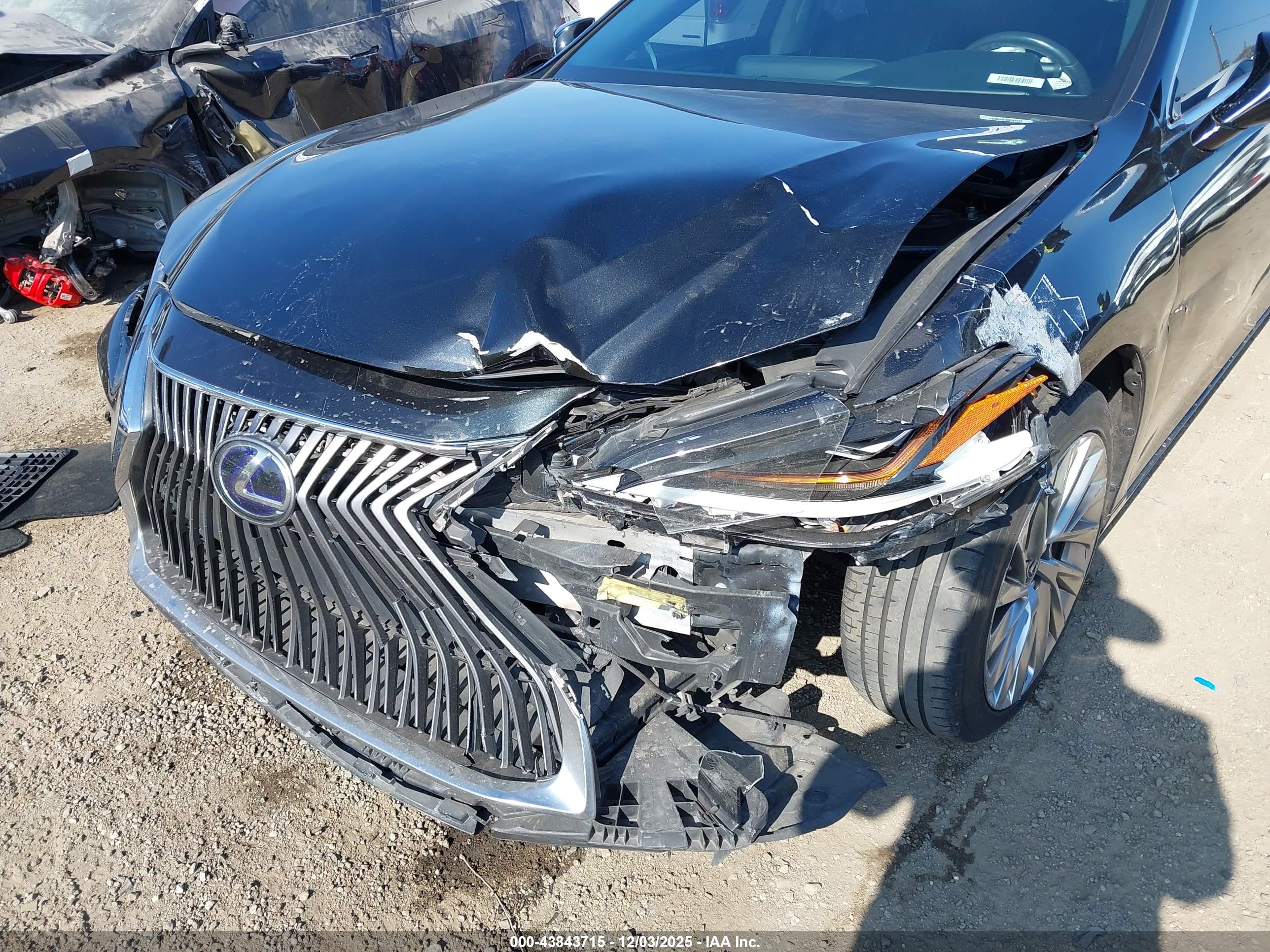 LEXUS ES image 6