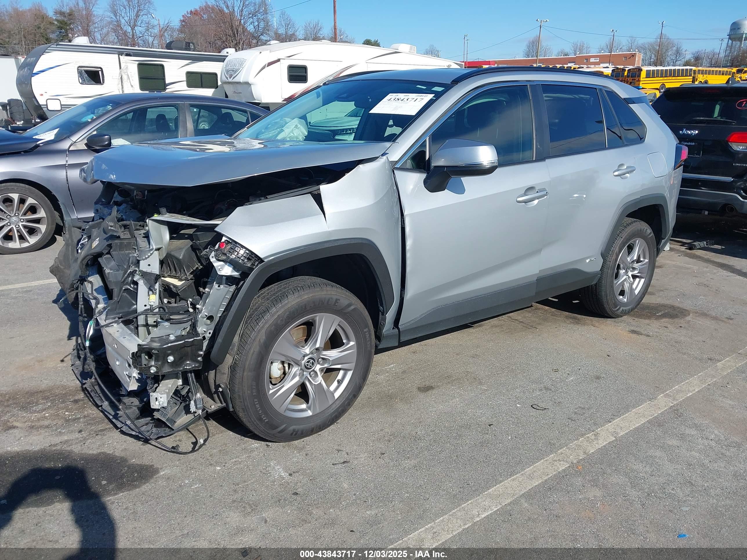 TOYOTA RAV4 image 2