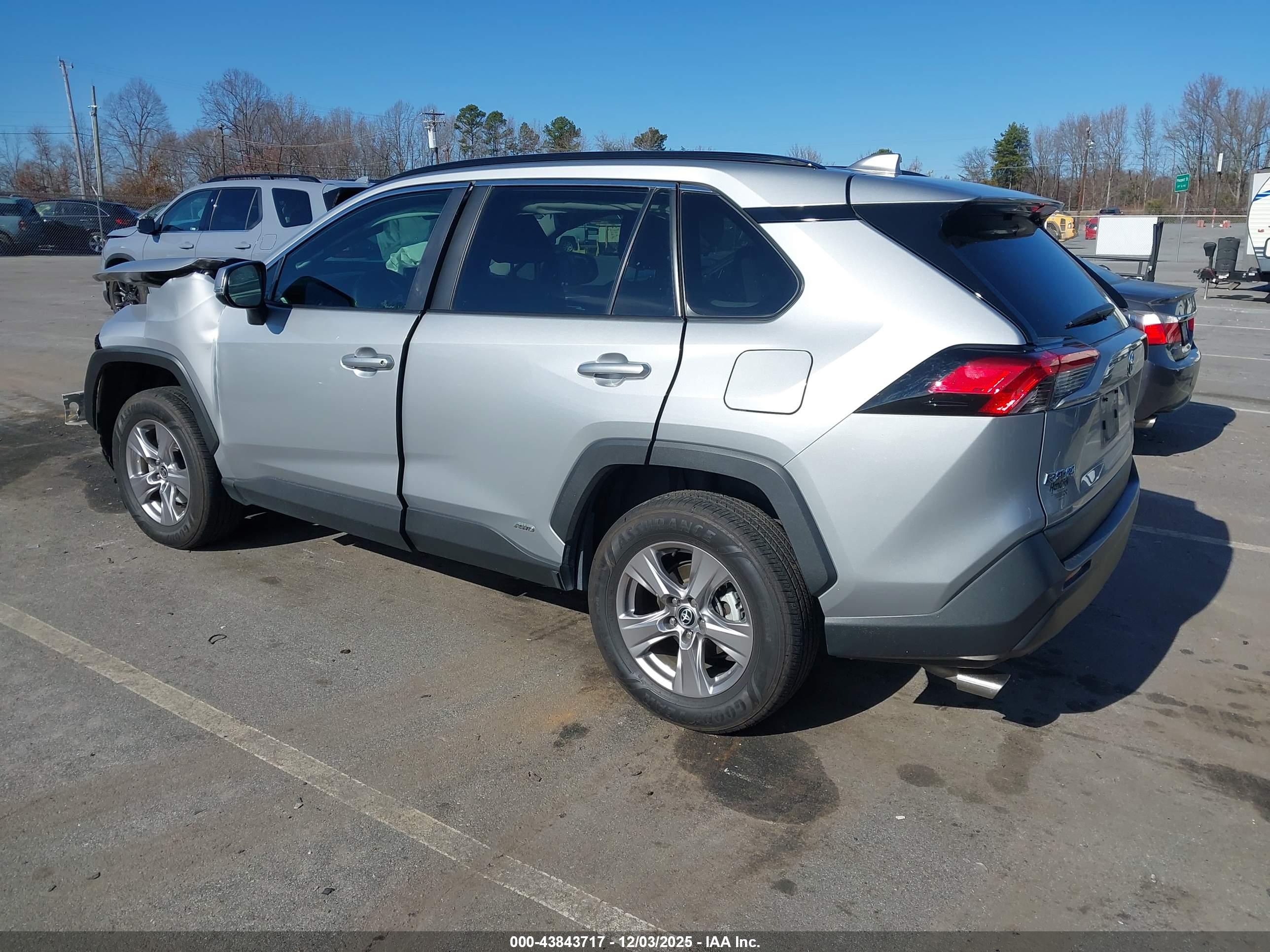 TOYOTA RAV4 image 3