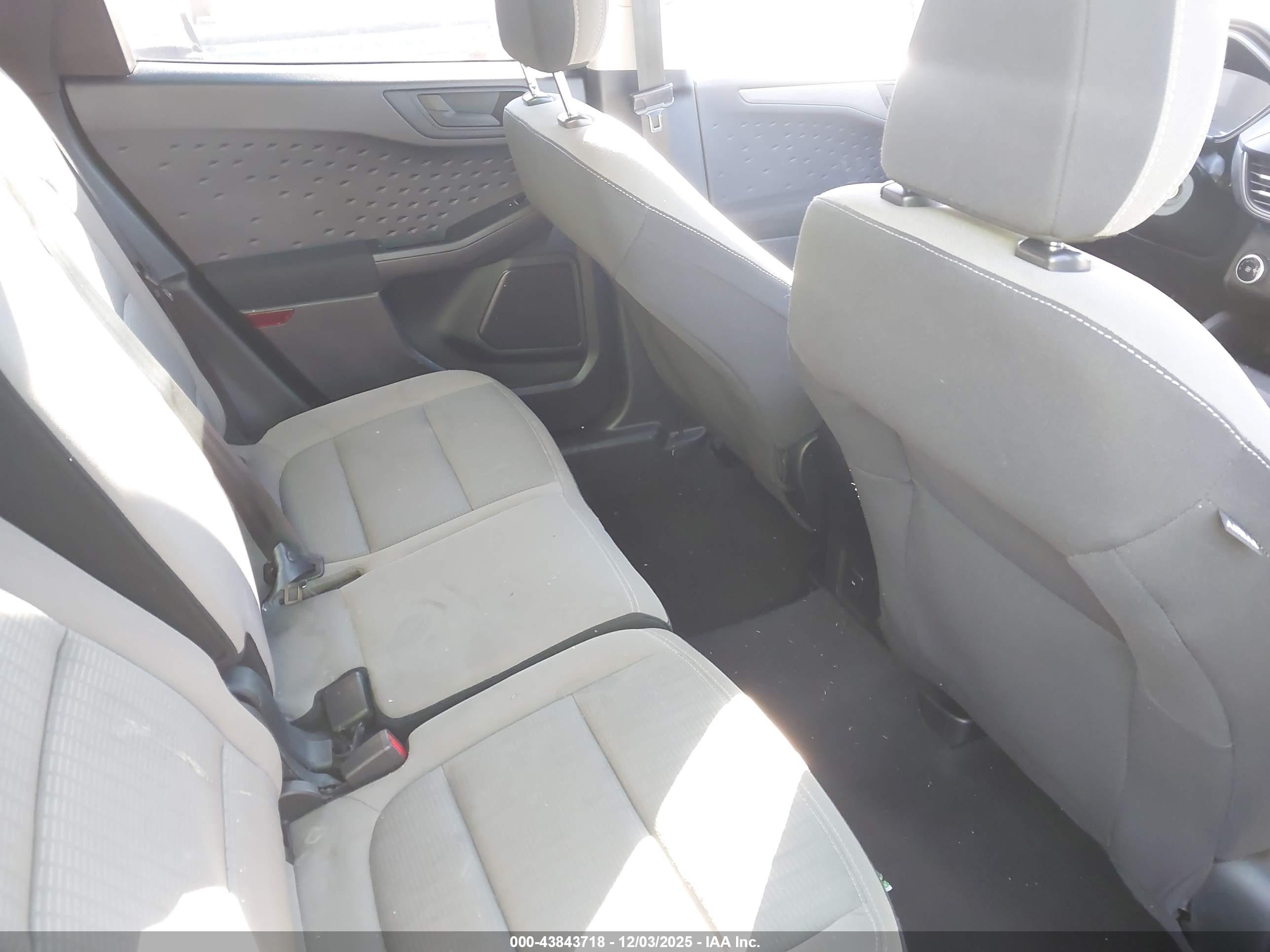 FORD ESCAPE image 8