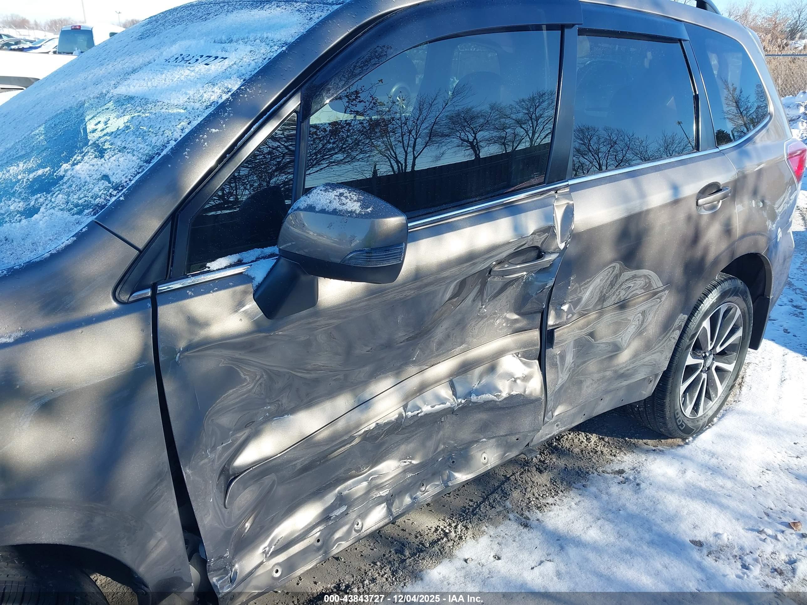 SUBARU FORESTER image 6