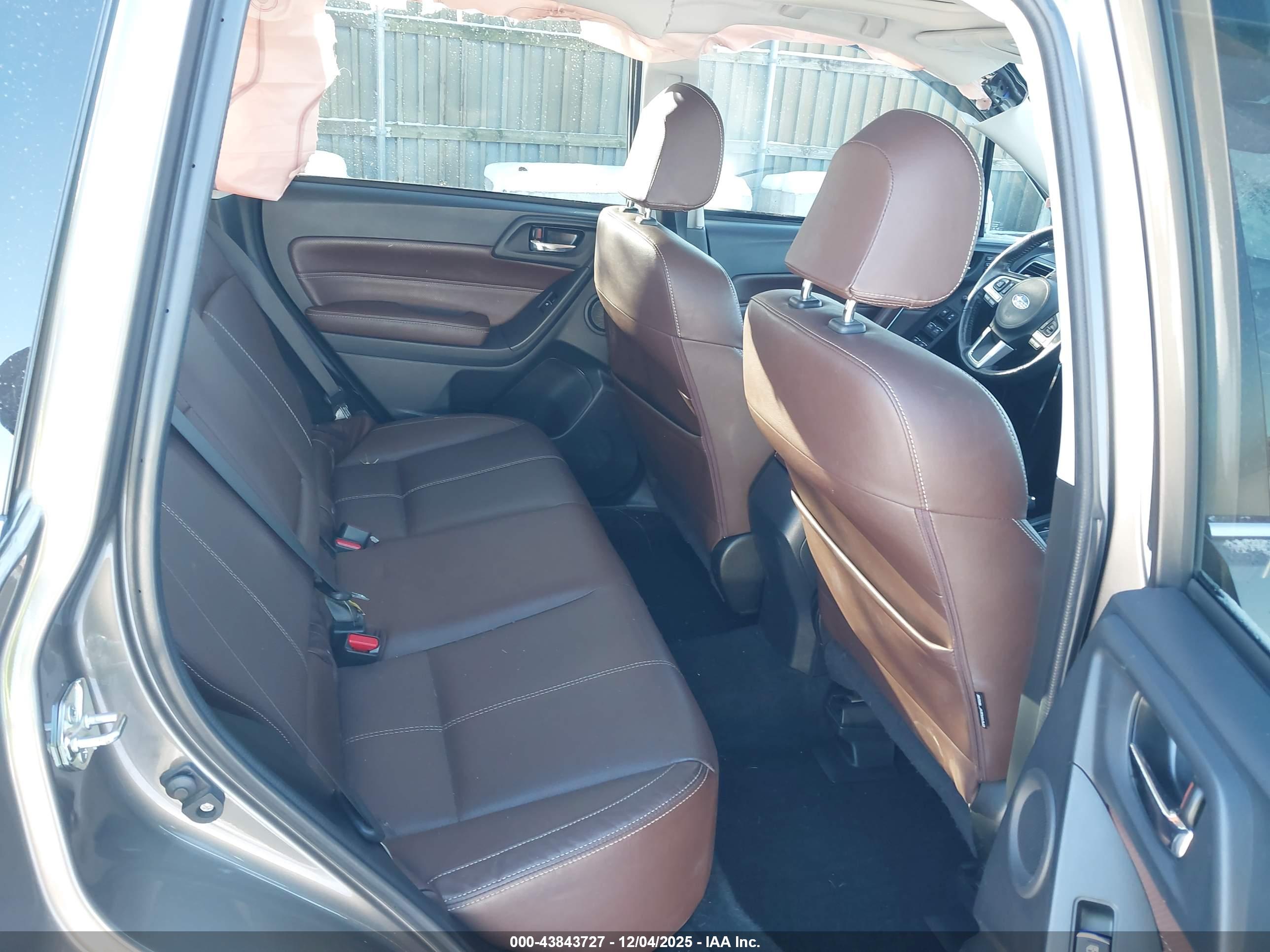 SUBARU FORESTER image 8