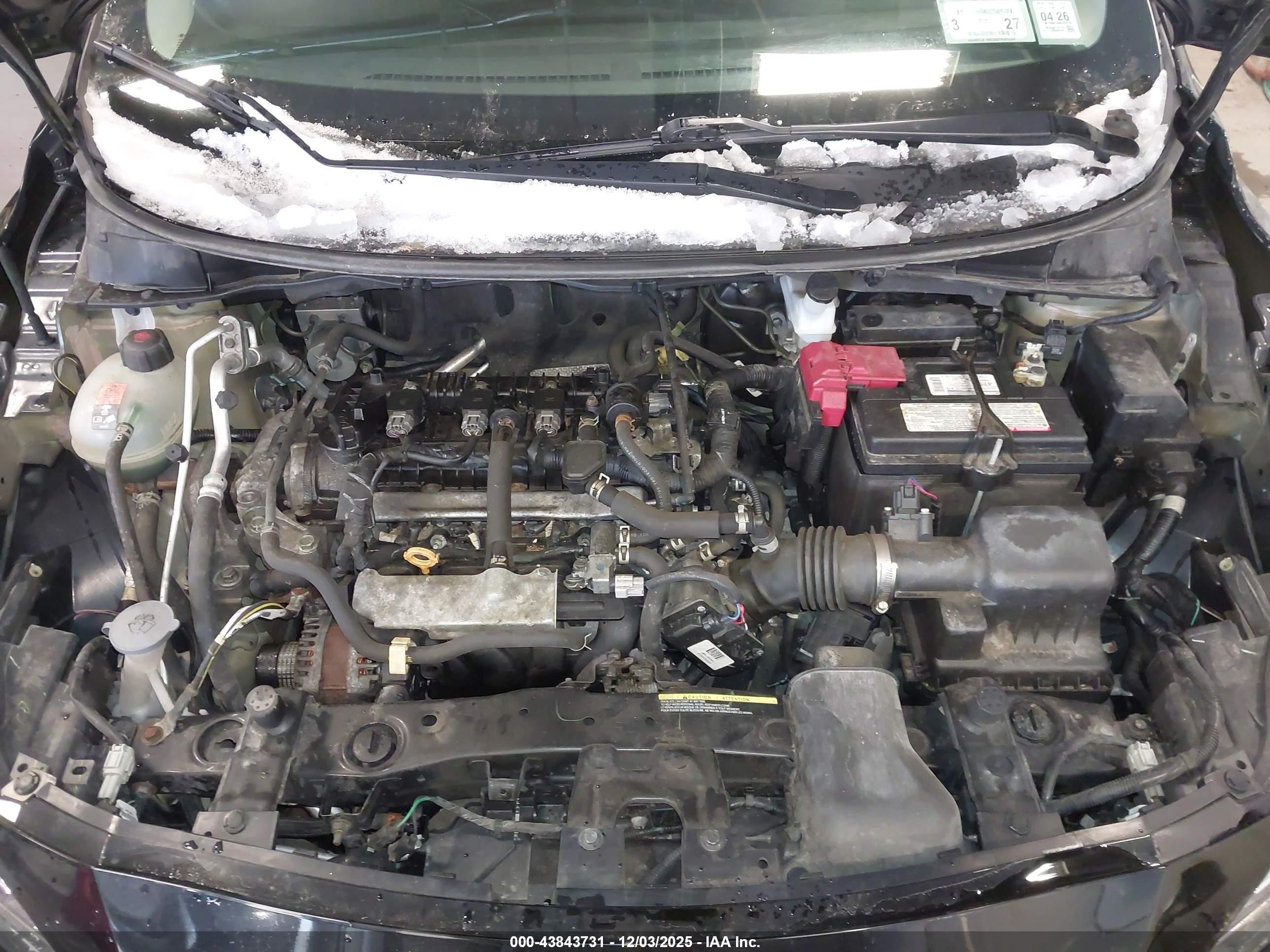 NISSAN VERSA image 10
