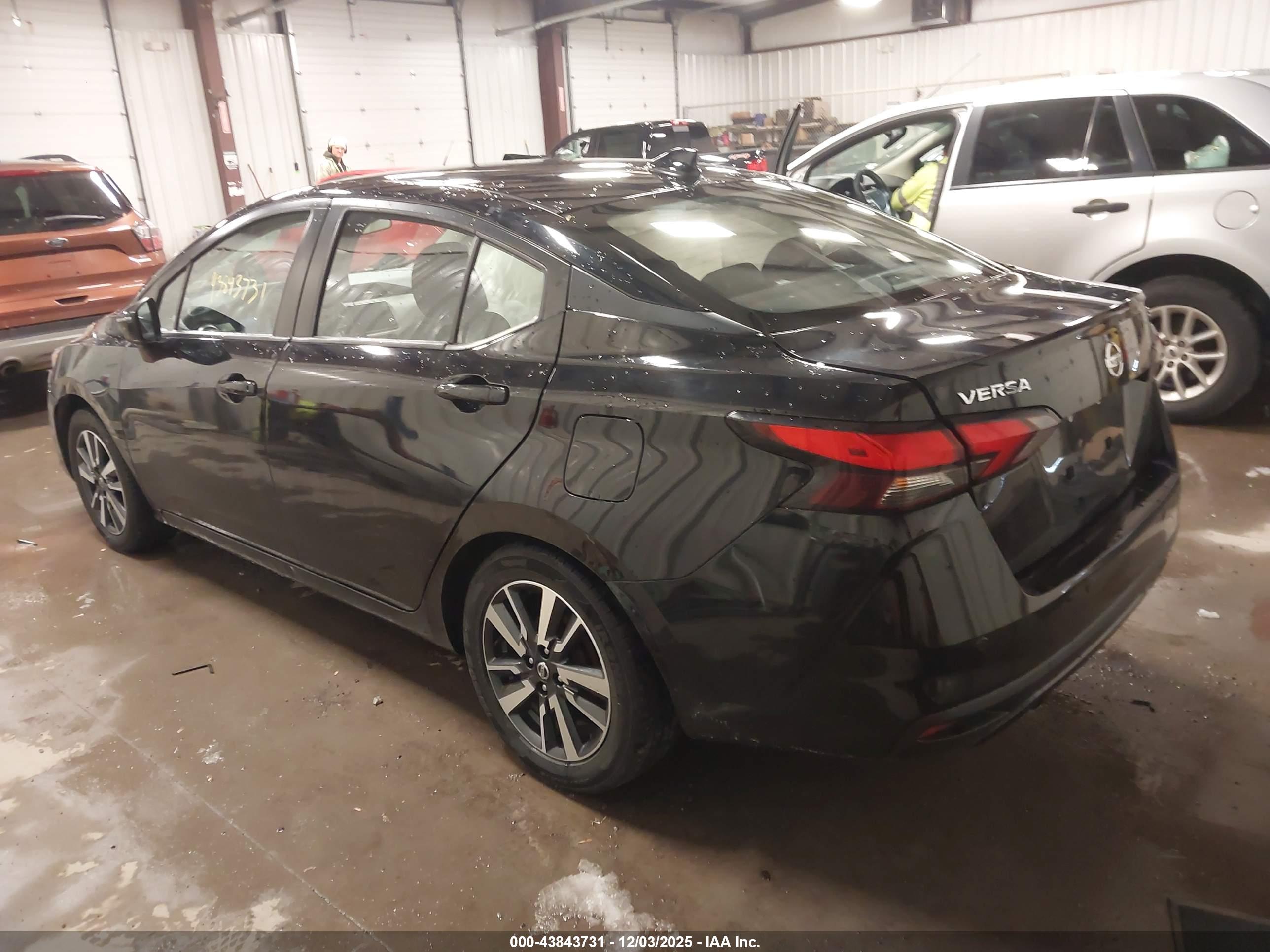 NISSAN VERSA image 3