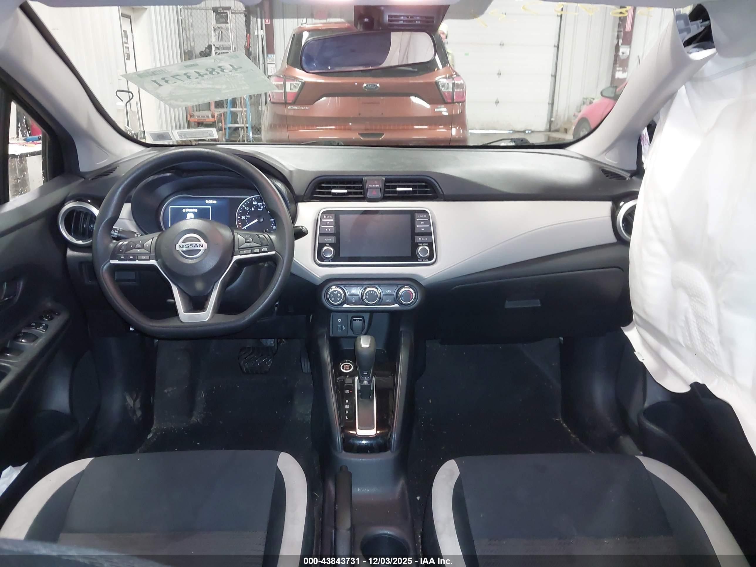 NISSAN VERSA image 5