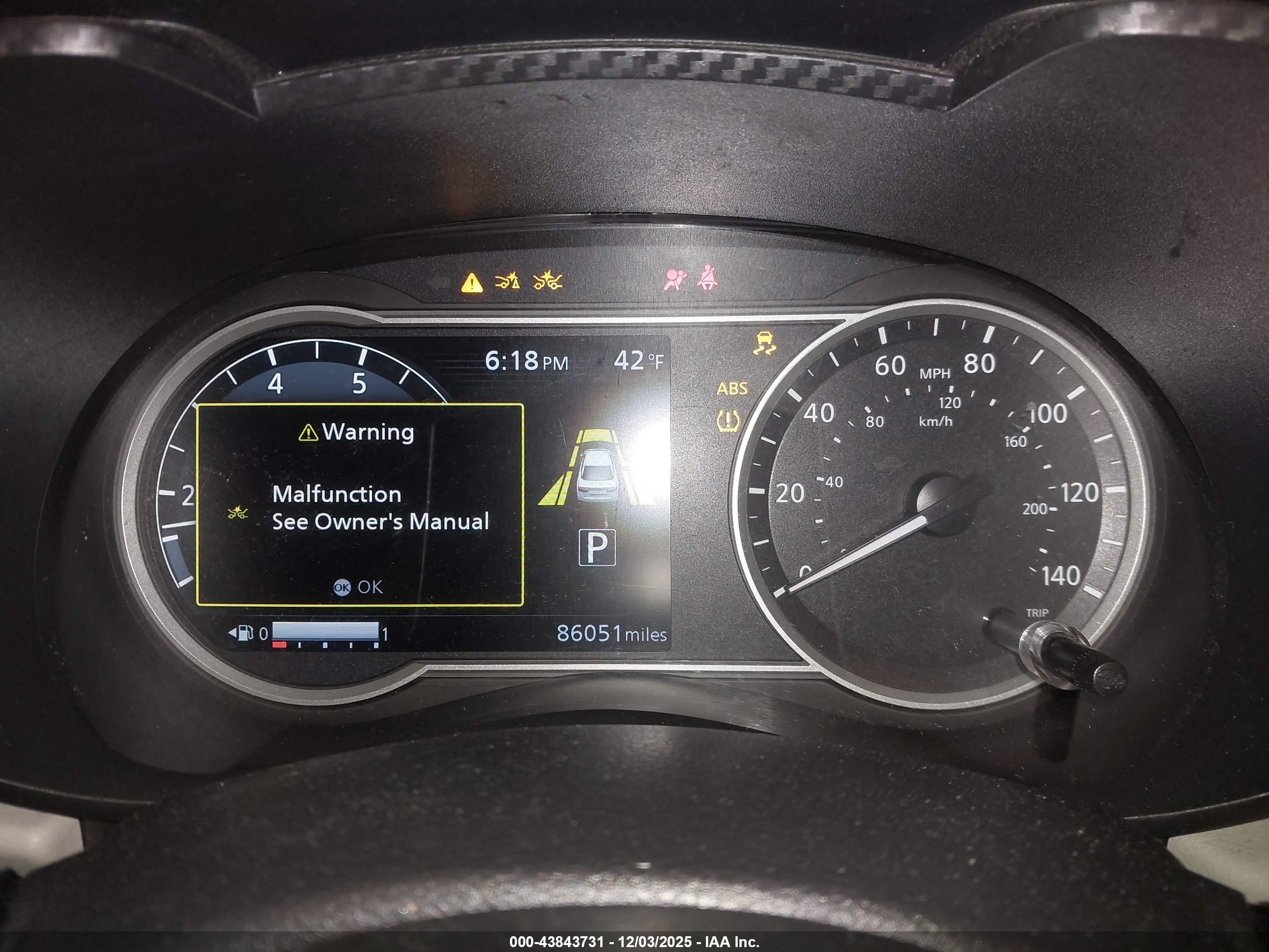 NISSAN VERSA image 7