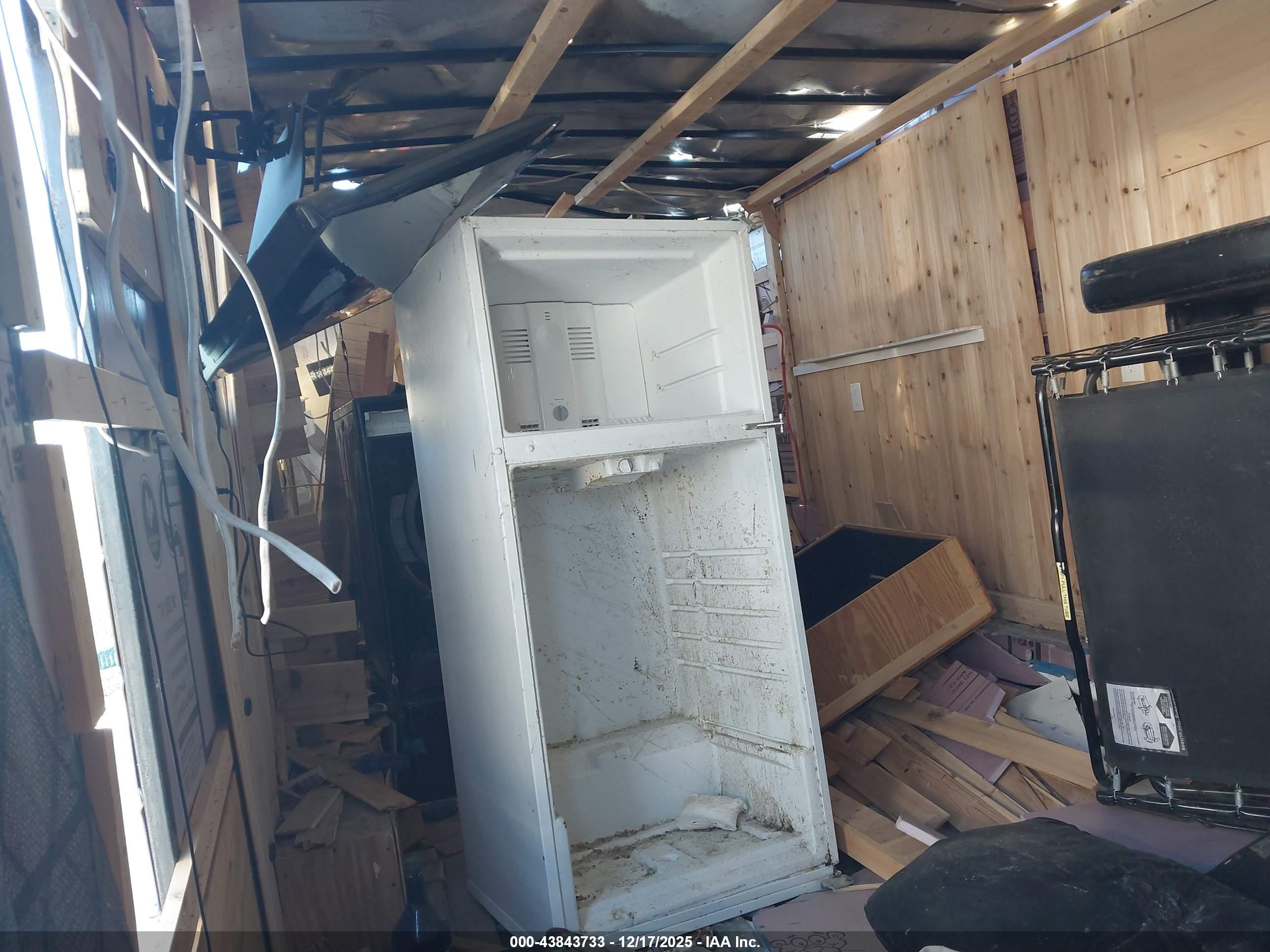 TRAILER 24' image 8