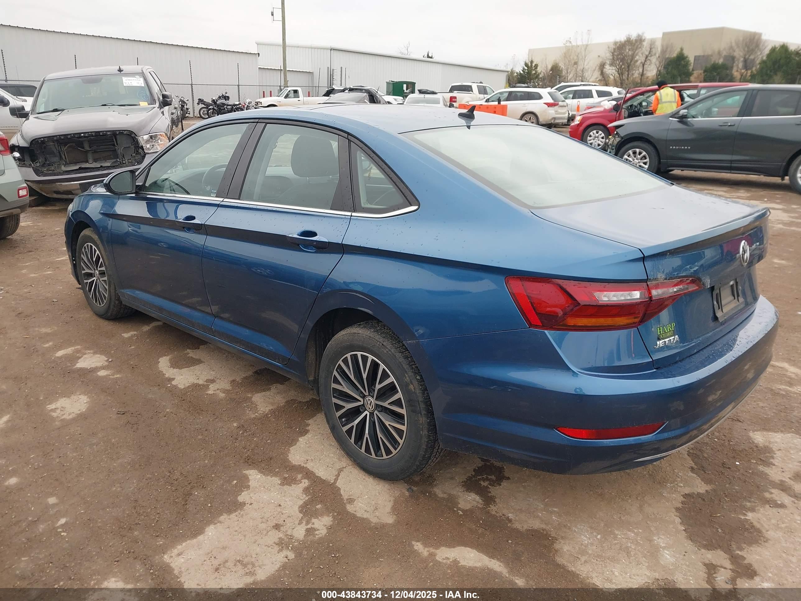 VOLKSWAGEN JETTA image 3